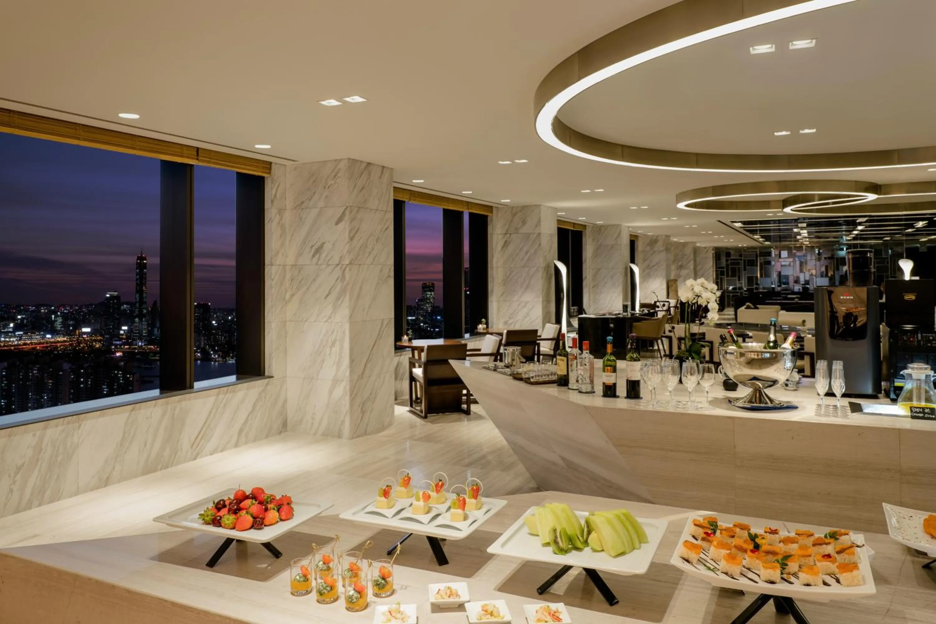 Lounge or bar in Novotel Ambassador Seoul Yongsan