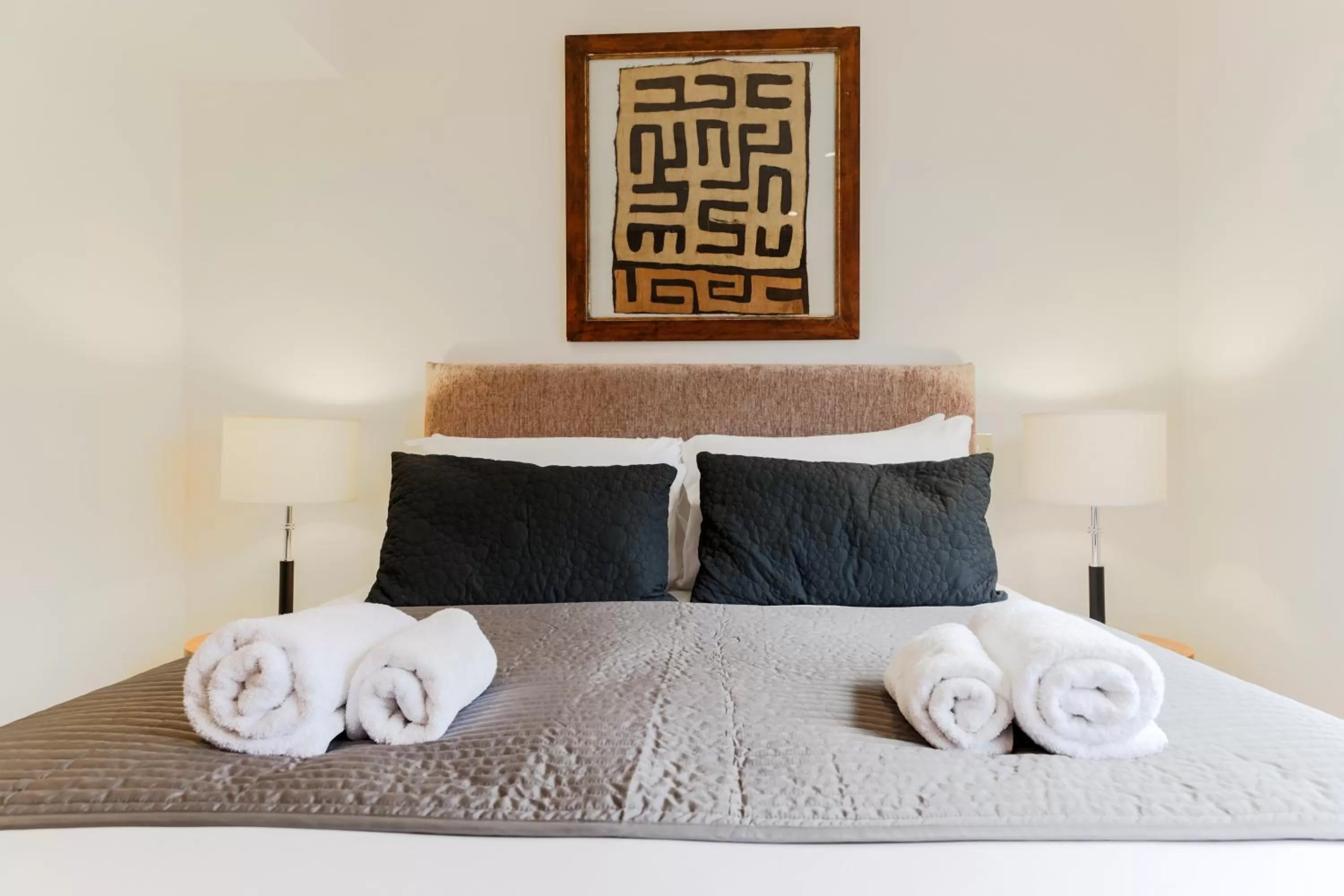 Bedroom, Bed in Monument Apartments