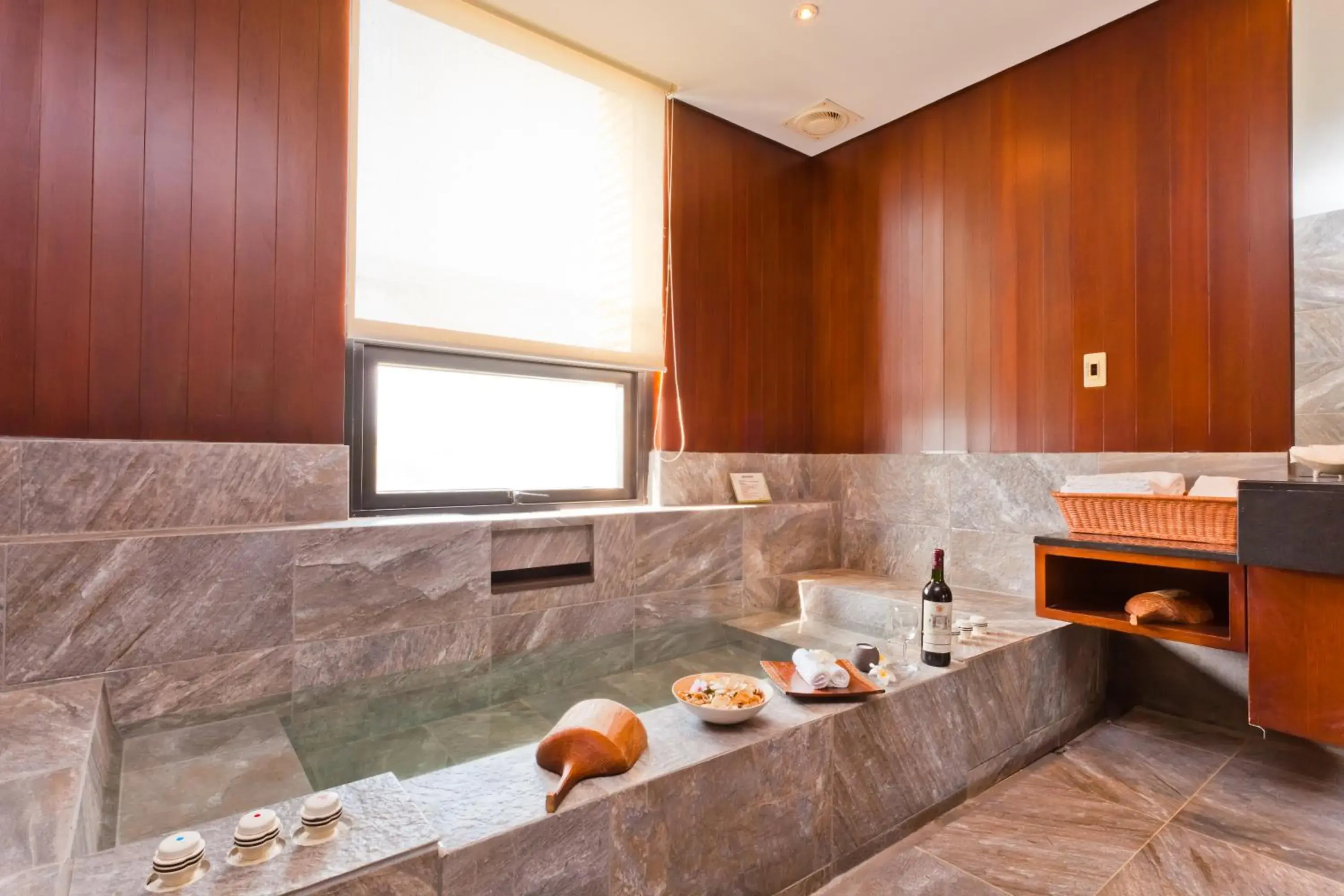 Bathroom in The Loft Seaside Suites