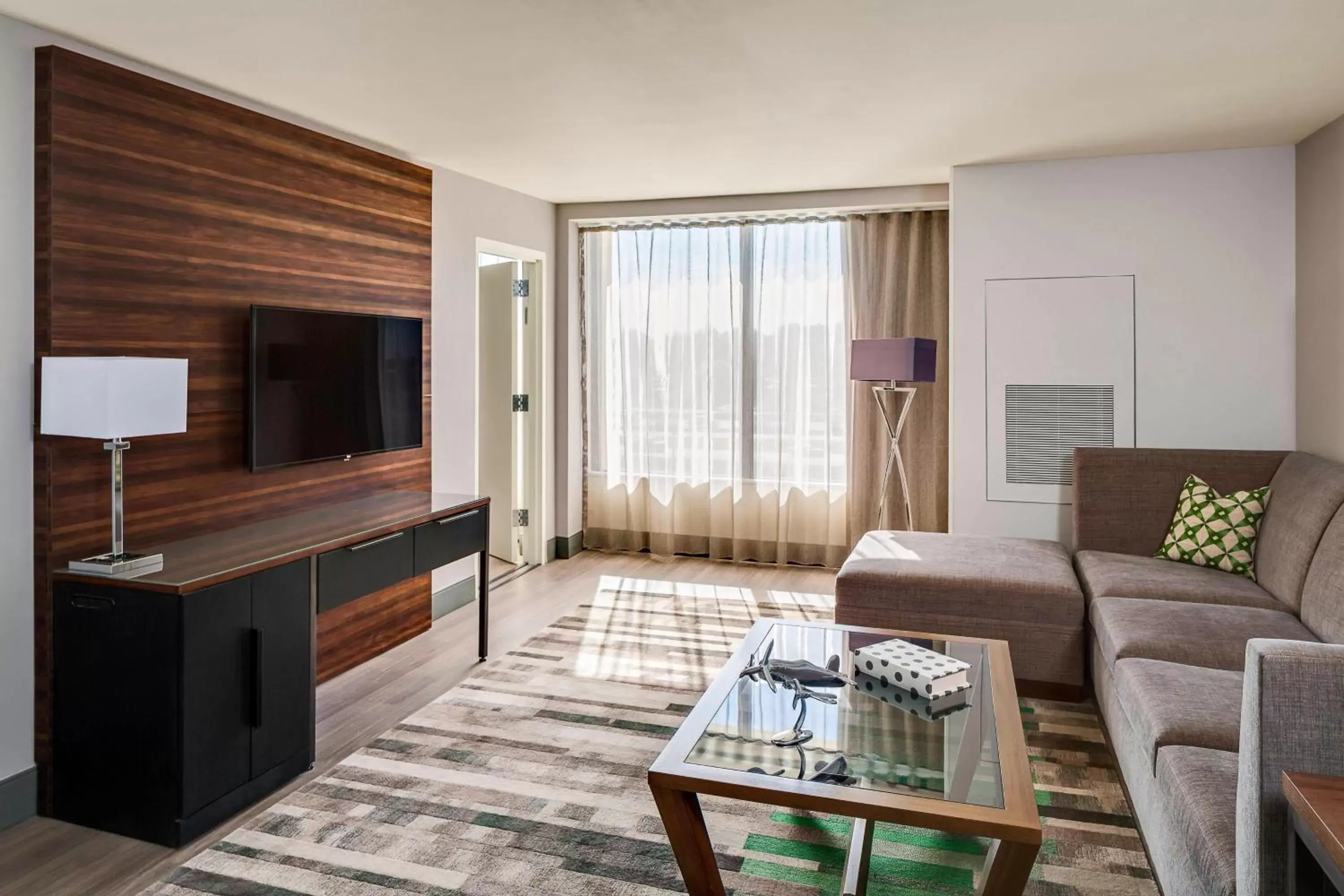 Living room, Seating Area in North Charleston Marriott