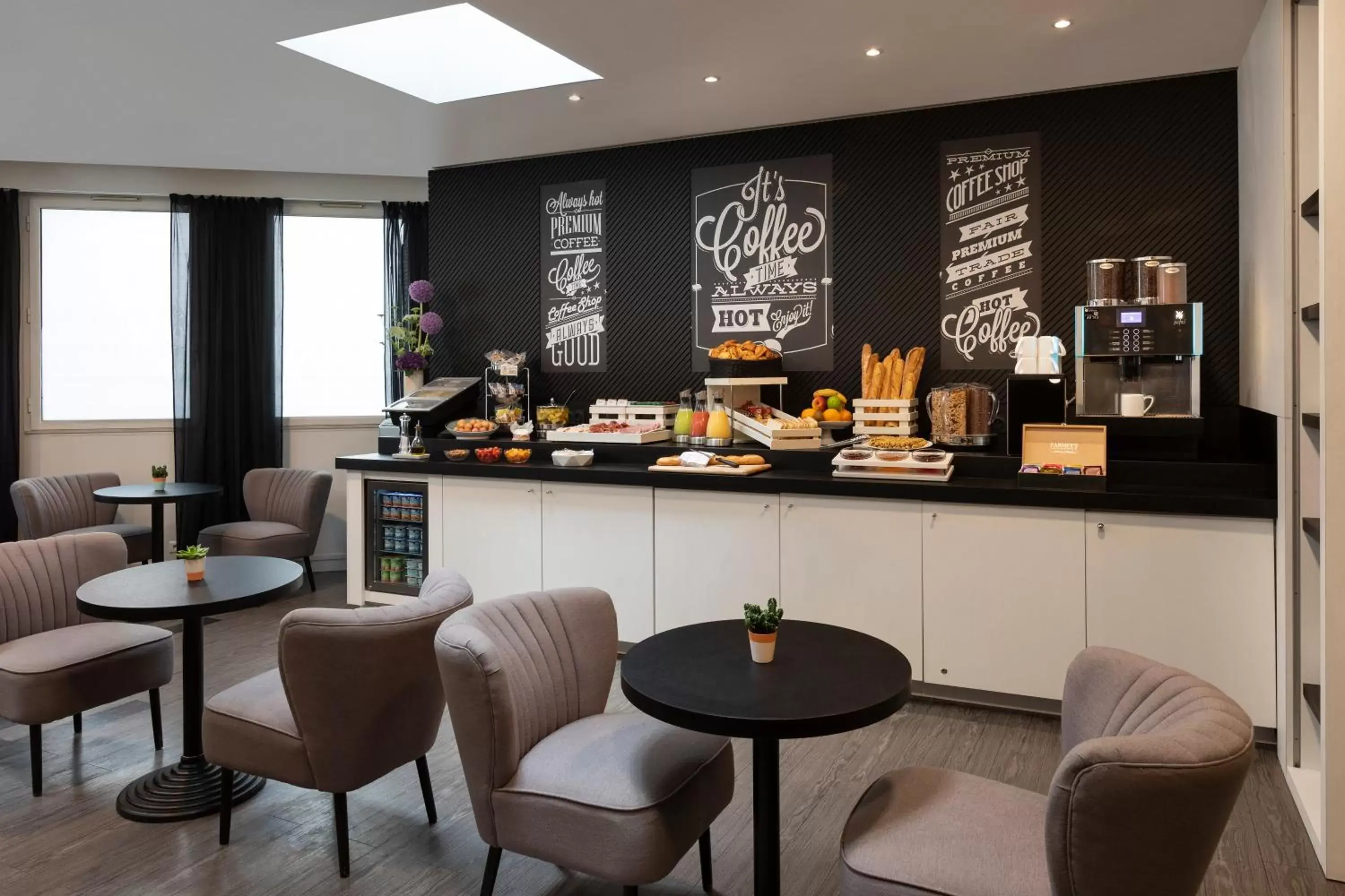 Restaurant/places to eat in Citadines Bastille Marais Paris Restaurant/places to eat in Citadines Bastille Marais Paris
