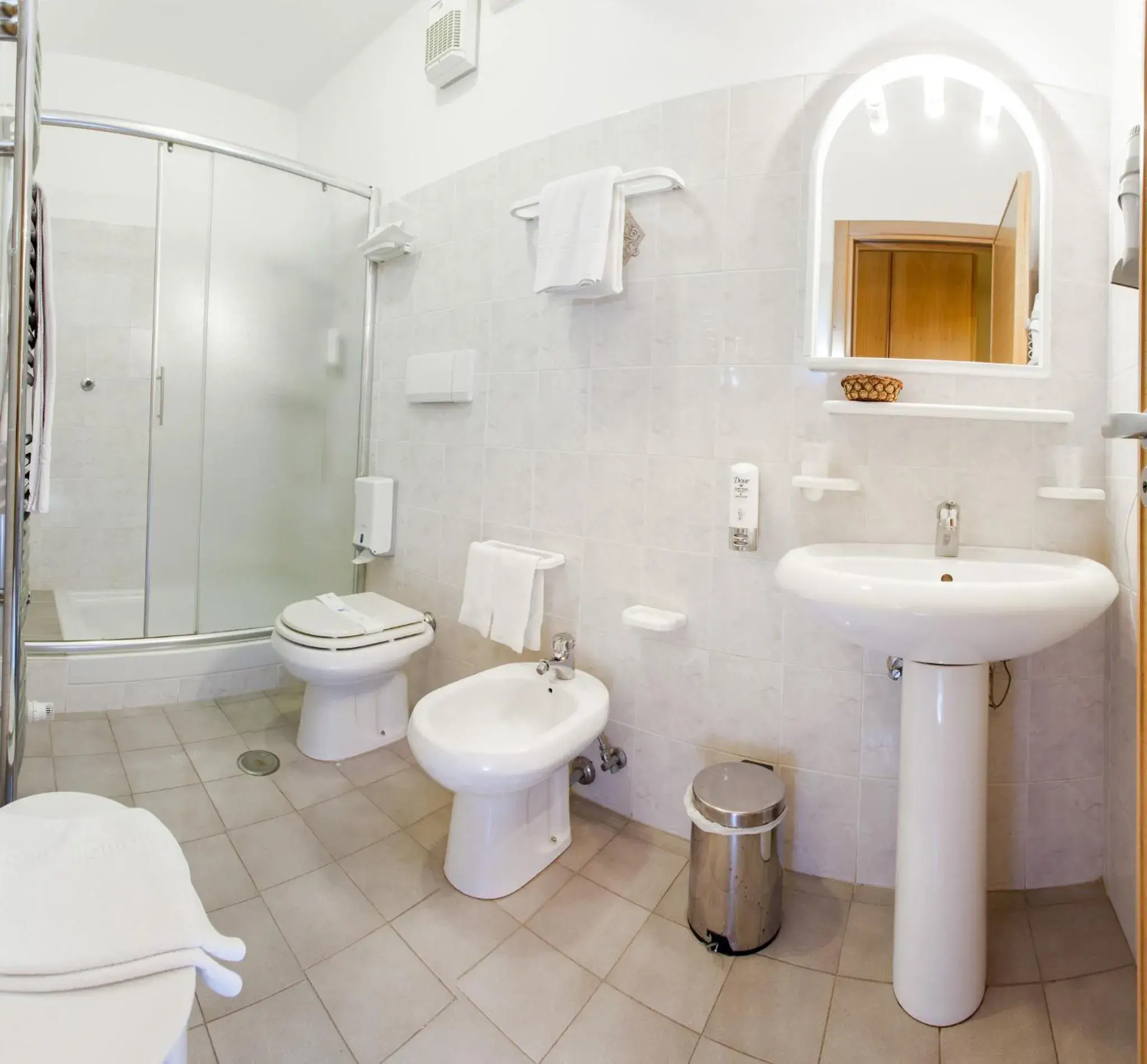 Shower, Bathroom in Hotel La Tonnara