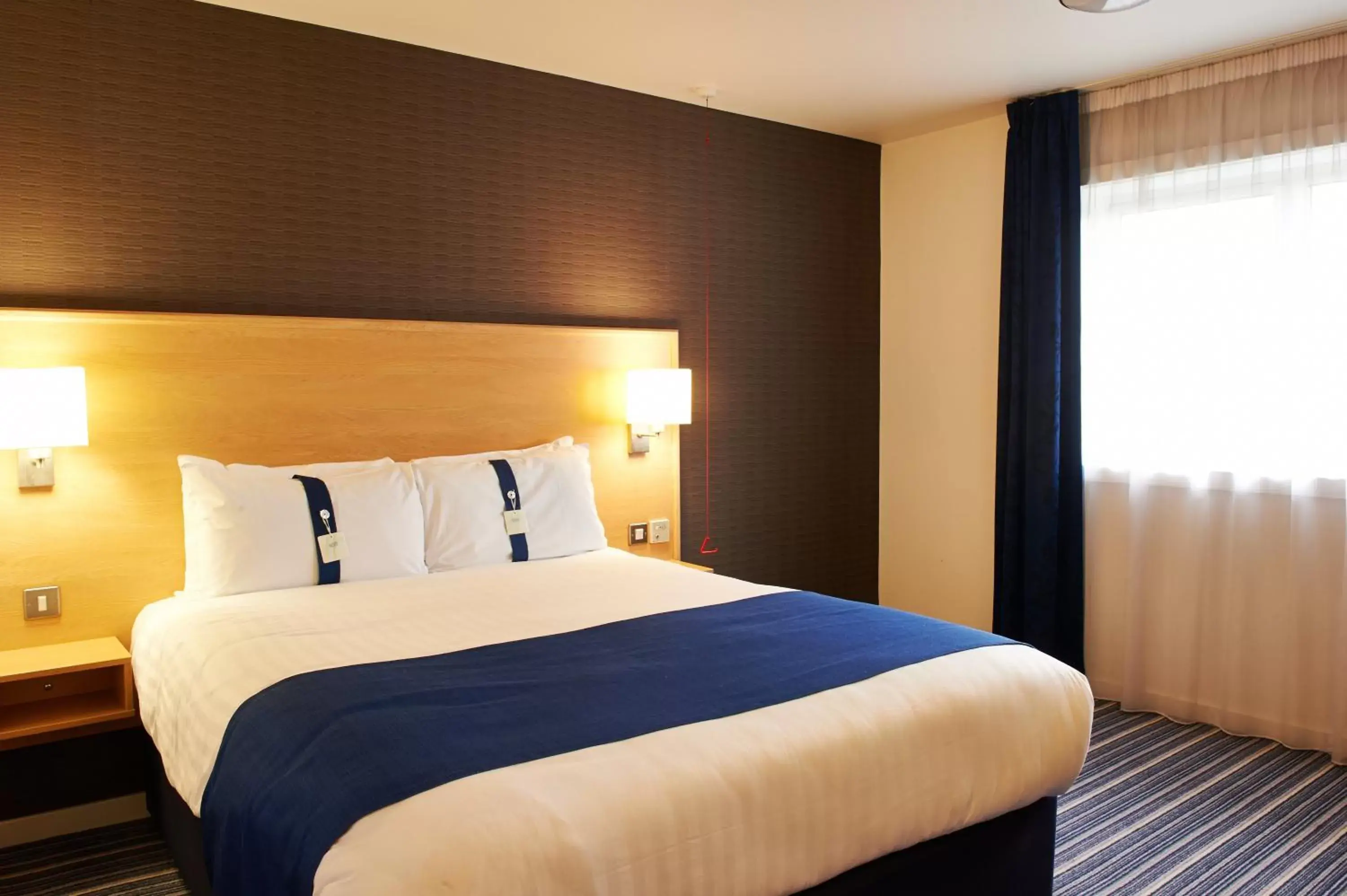 Photo of the whole room, Bed in Holiday Inn Express Manchester Airport, an IHG Hotel