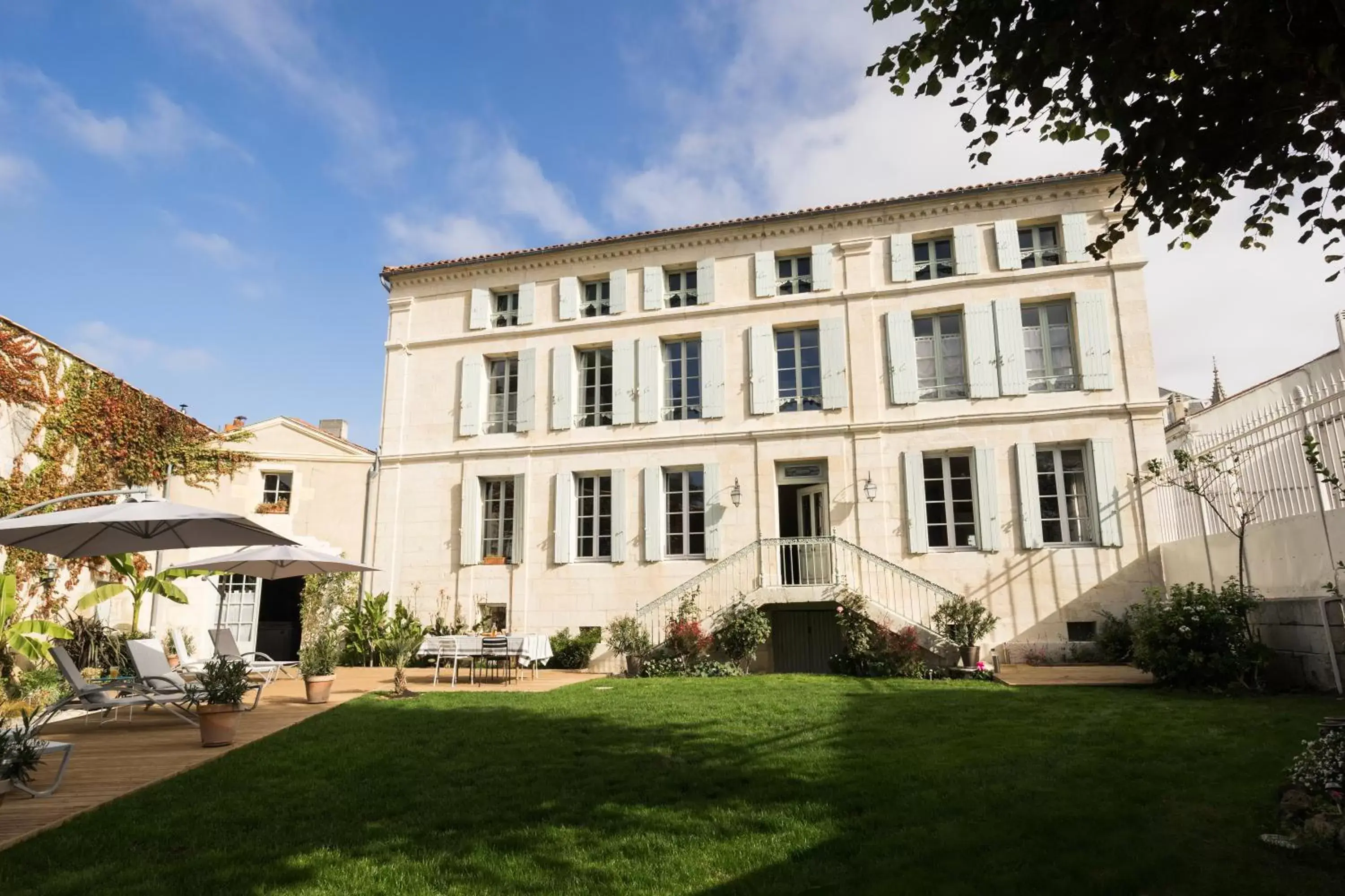 Facade/entrance, Property Building in La Tillaie