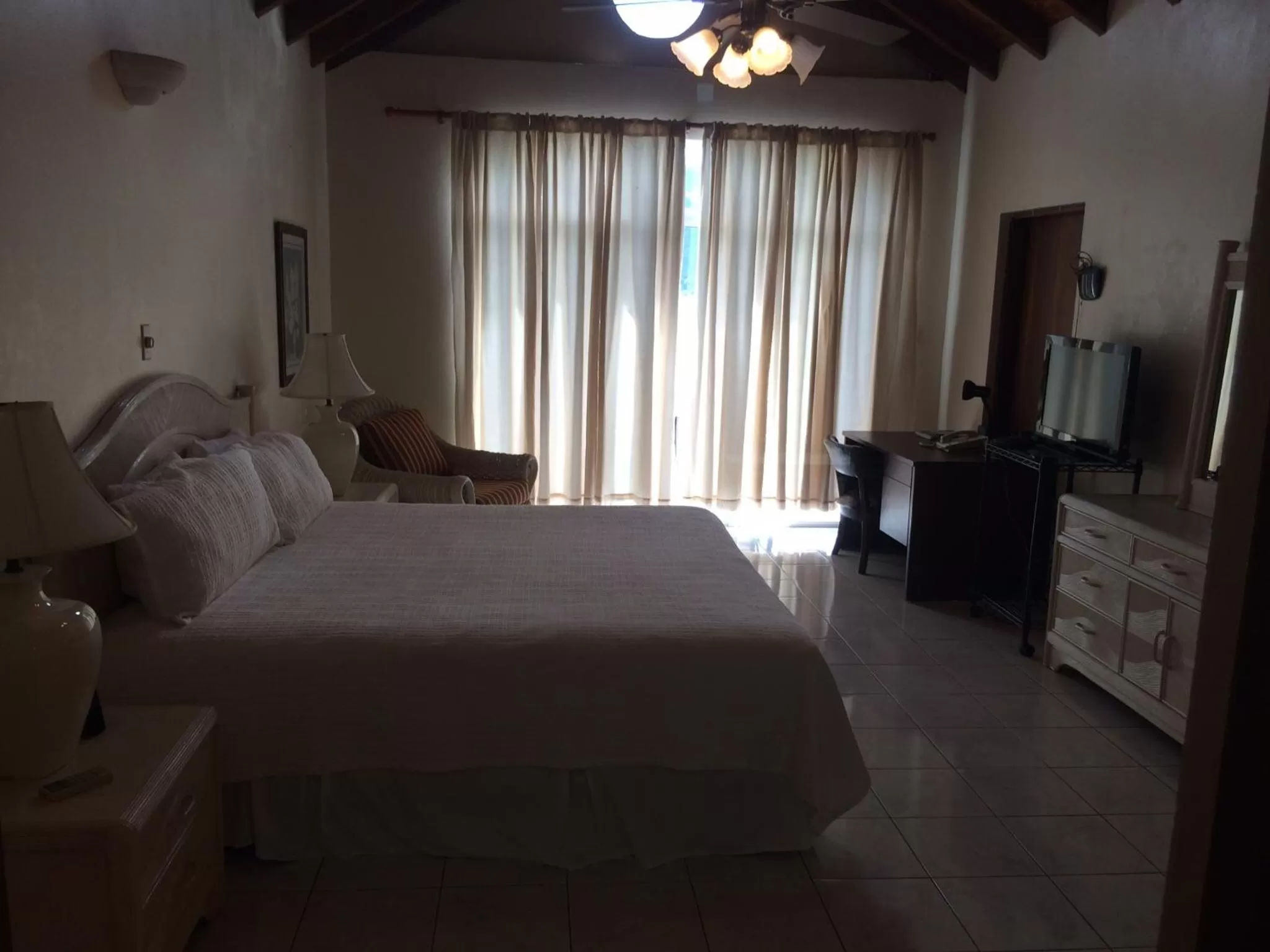 Bedroom, Bed in Fort Burt Hotel