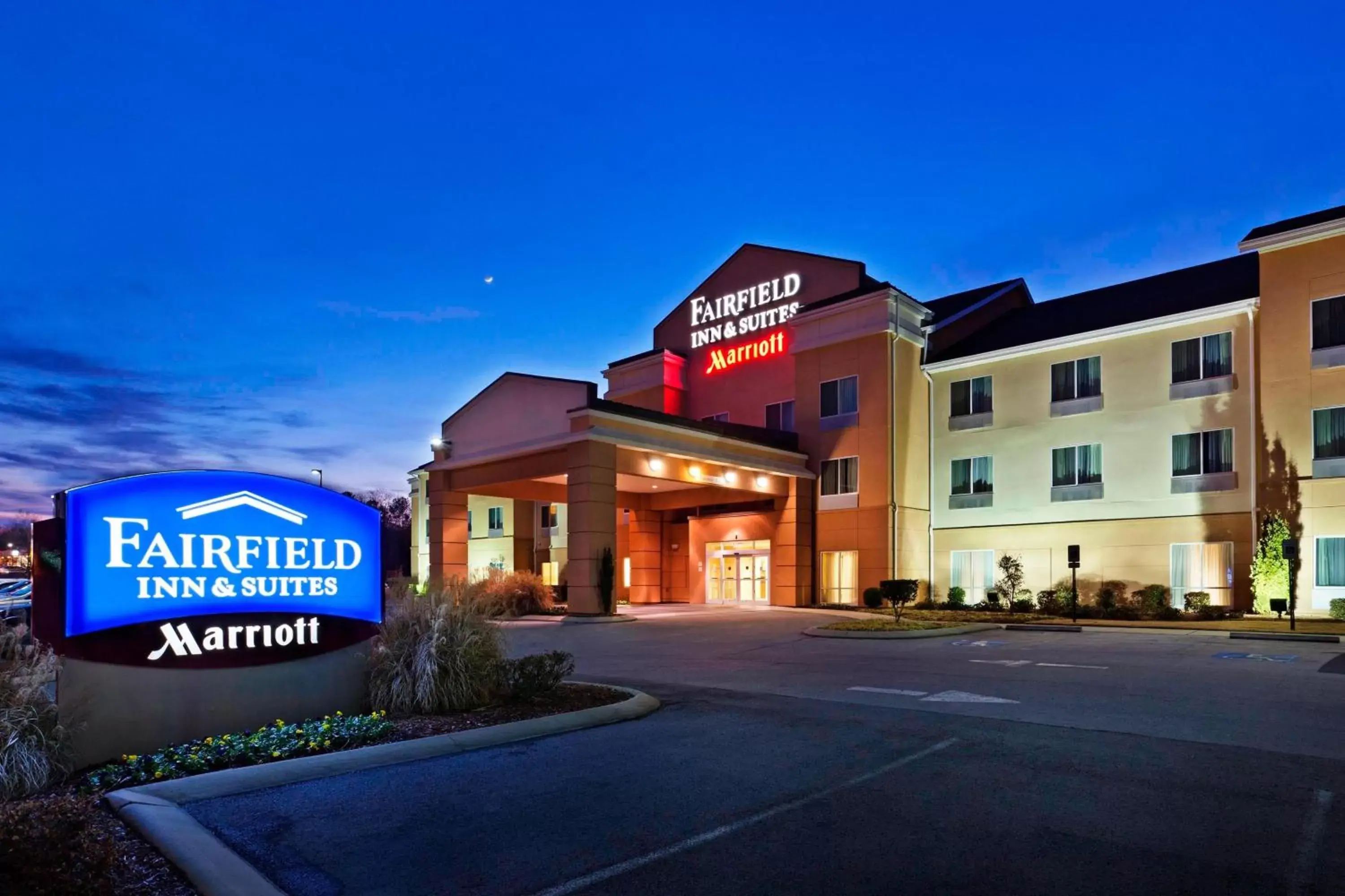 Property building, Property Logo/Sign in Fairfield Inn & Suites by Marriott Chattanooga South East Ridge