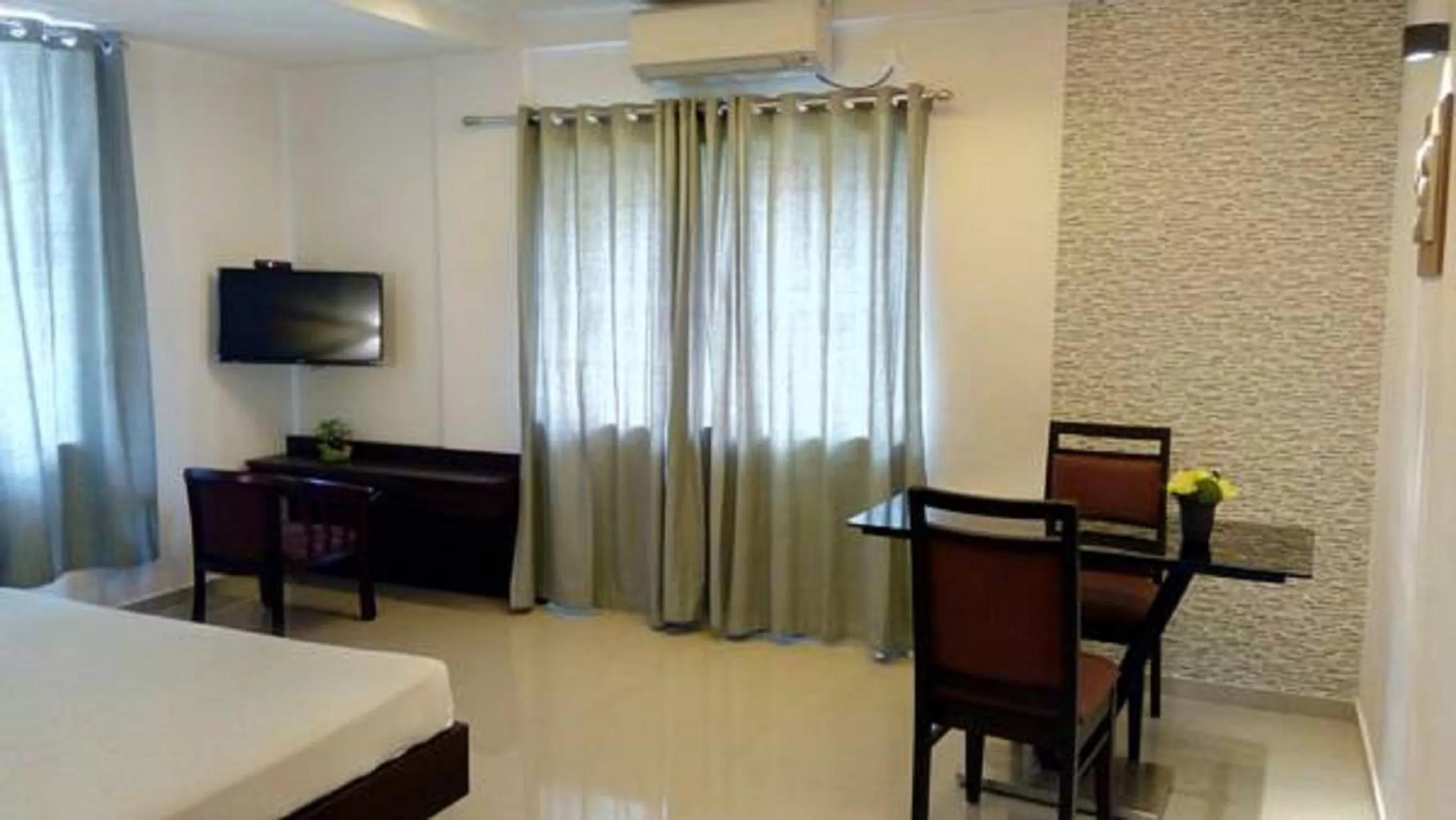 Bedroom, Bed in Nalanda Inn