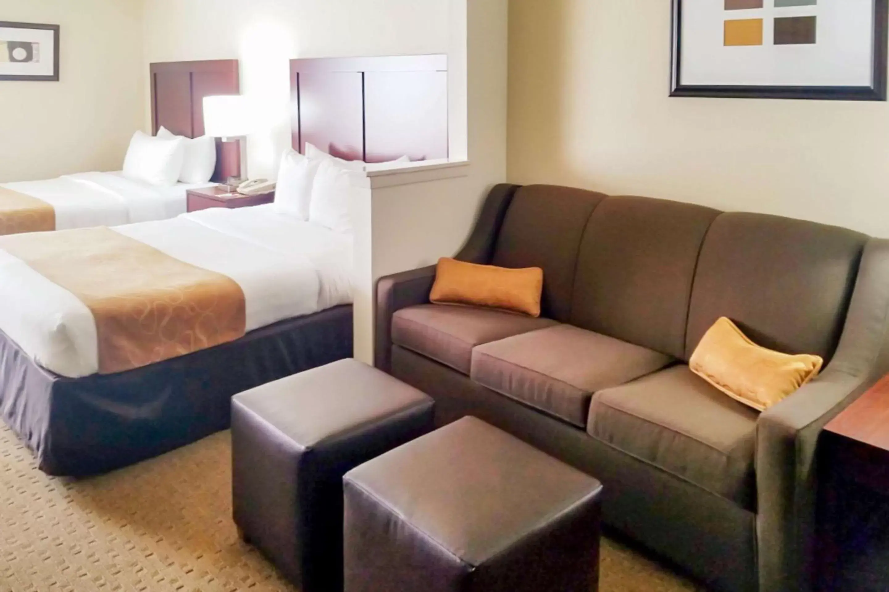 Bedroom, Seating Area in Comfort Suites Las Colinas Center