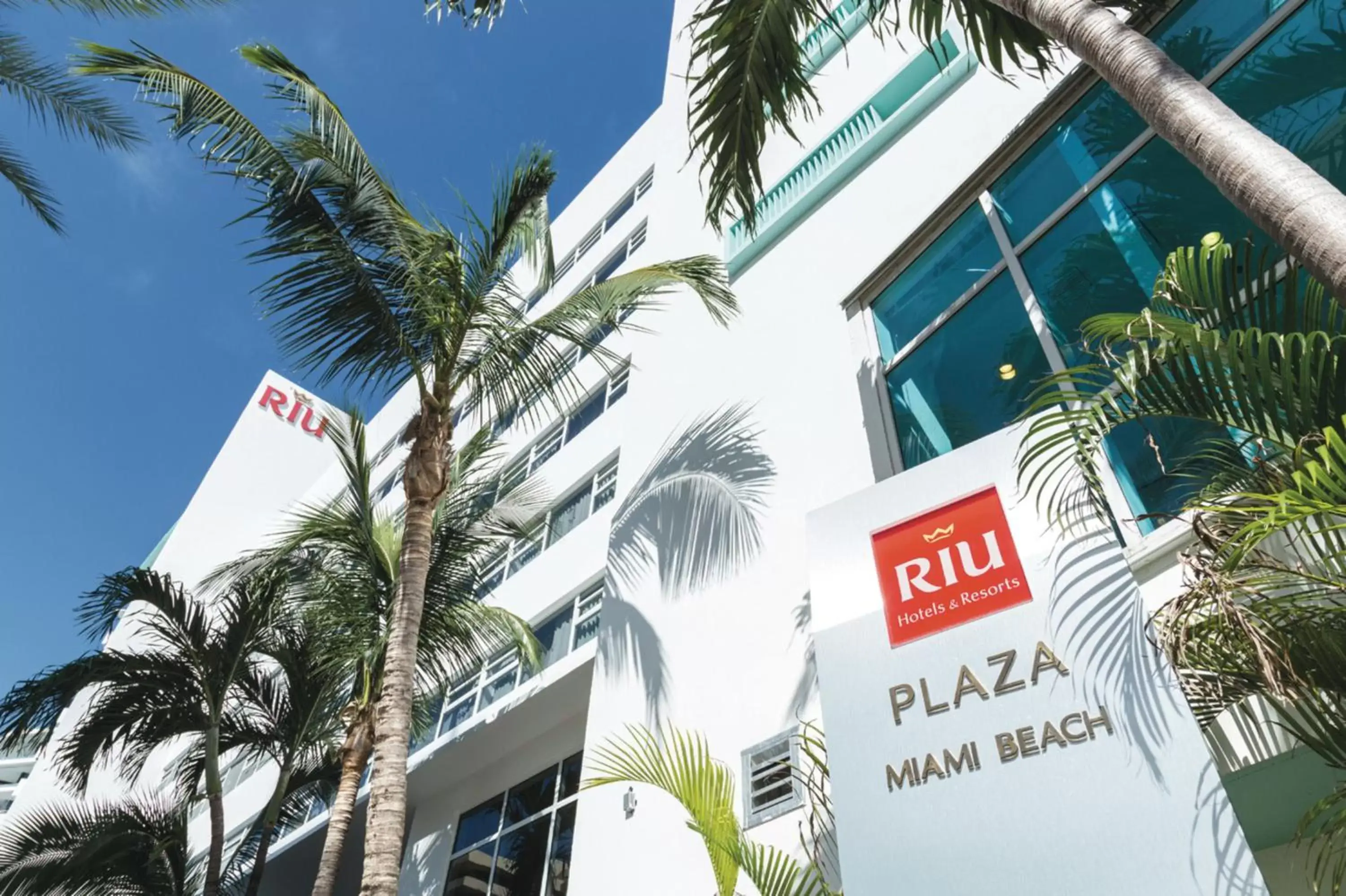 Facade/entrance in Riu Plaza Miami Beach Facade/entrance in Riu Plaza Miami Beach
