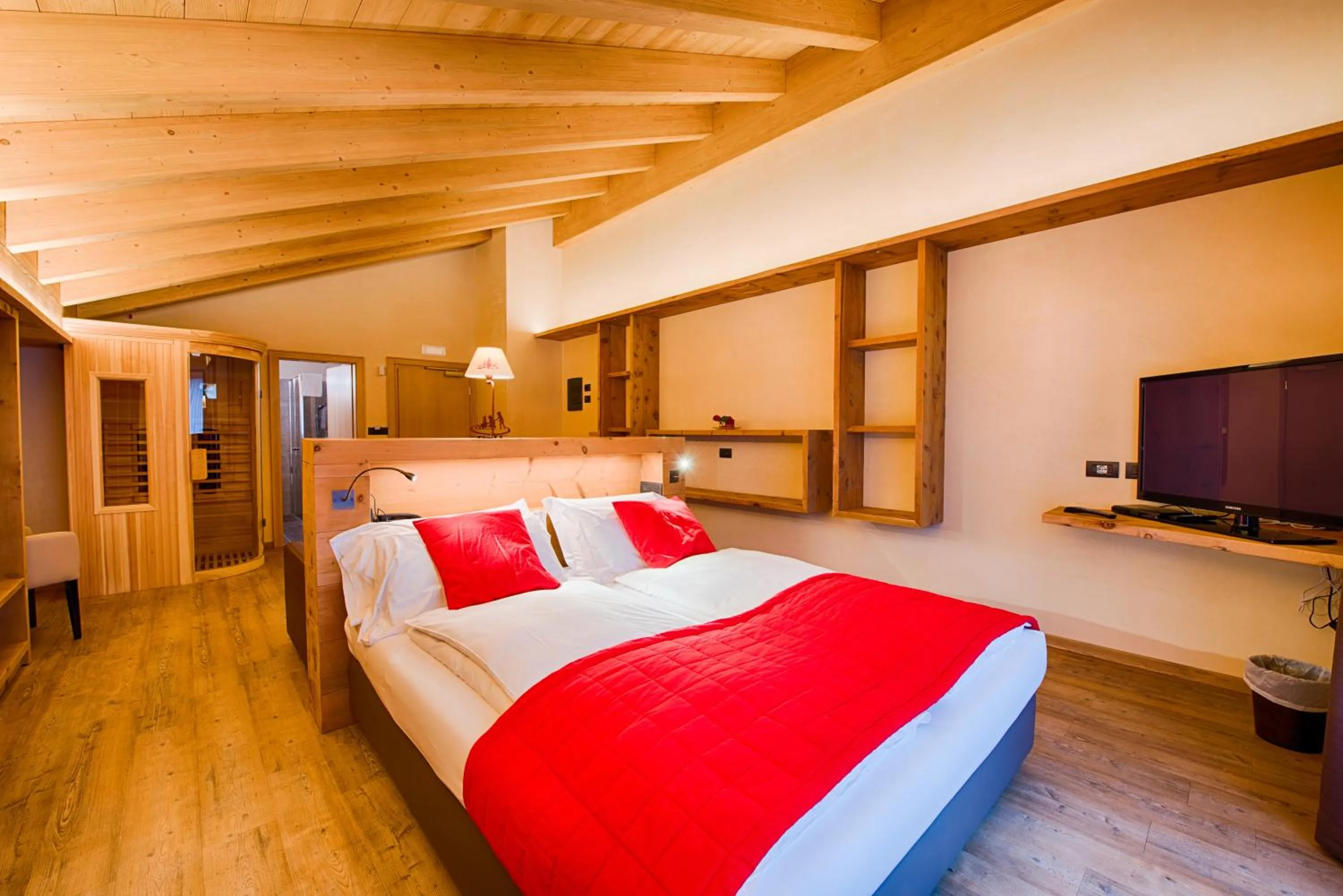 Photo of the whole room, Bed in Francesin Active Hotel