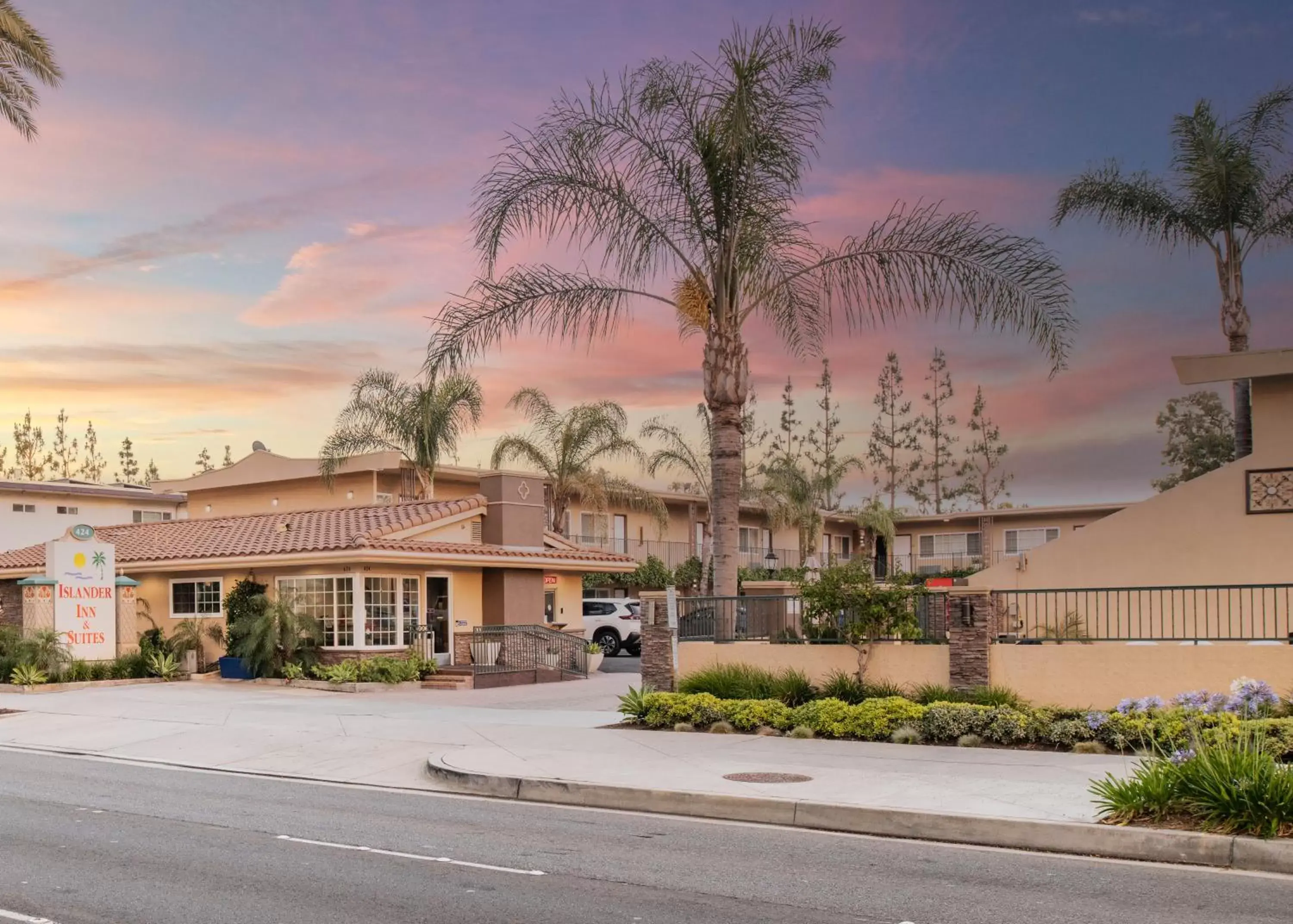 Property Building in Anaheim Islander Inn and Suites