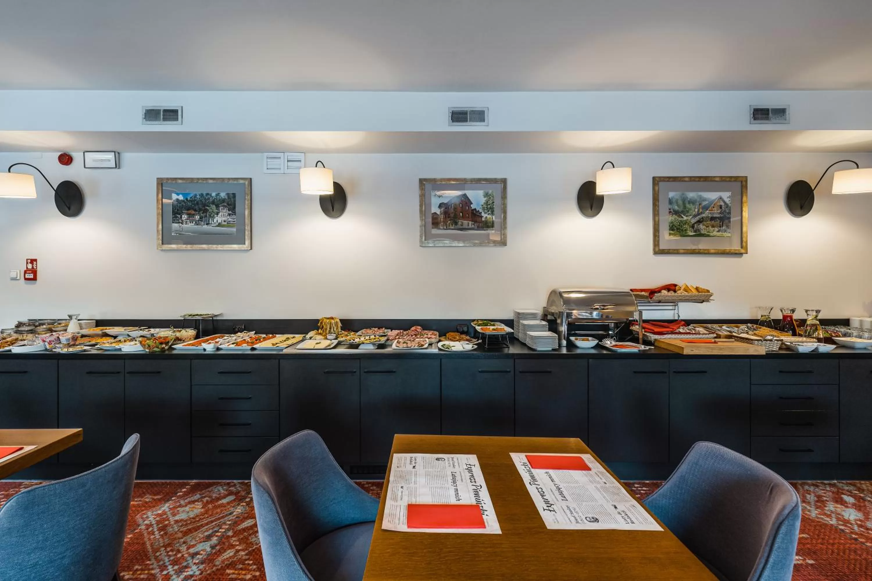 Restaurant/places to eat in Hotel Batory