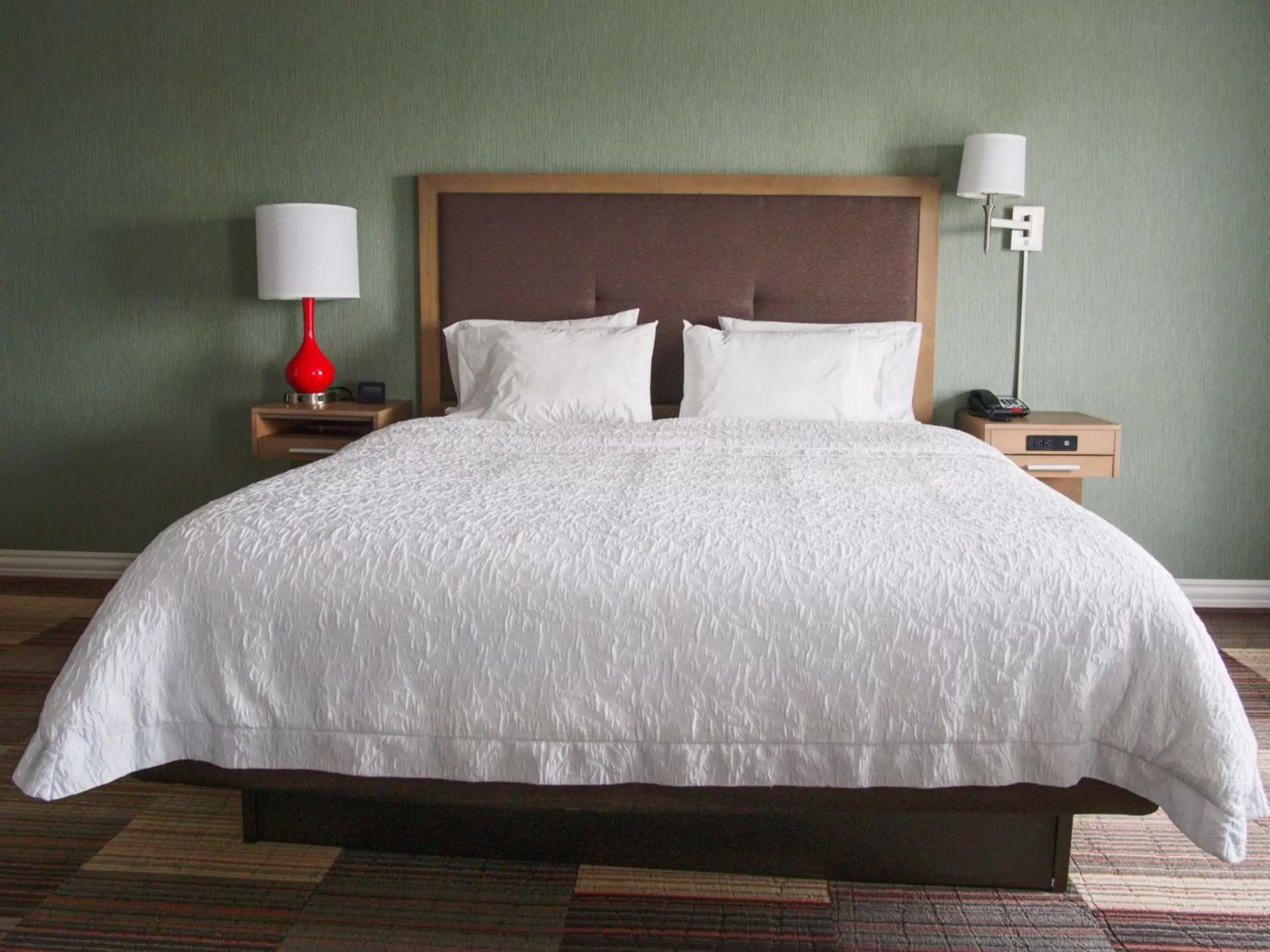 Bed in Hampton Inn & Suites-Moore