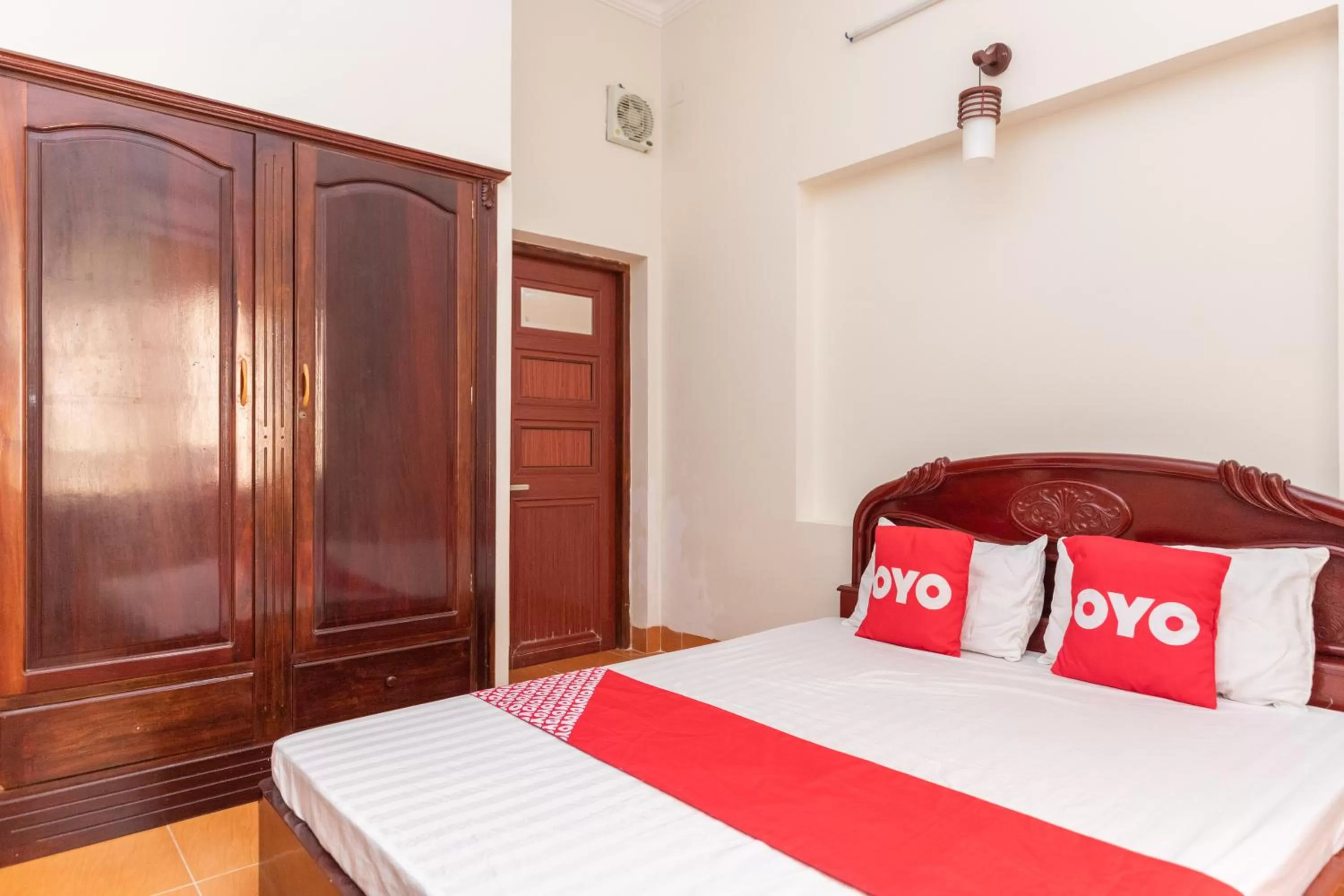 Photo of the whole room, Bed in Lien Thuy Hotel