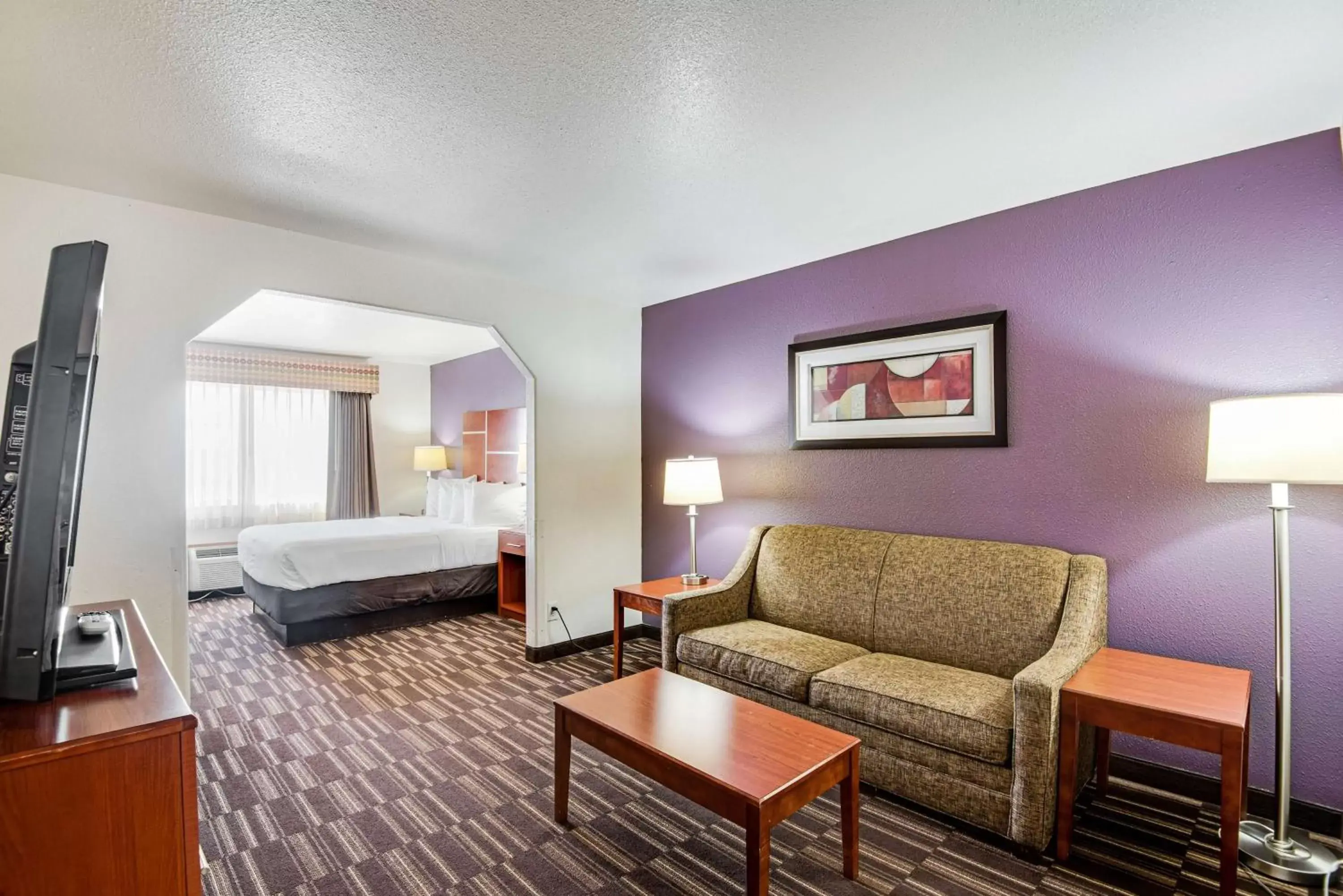 Photo of the whole room, Seating Area in Best Western Firestone Inn & Suites