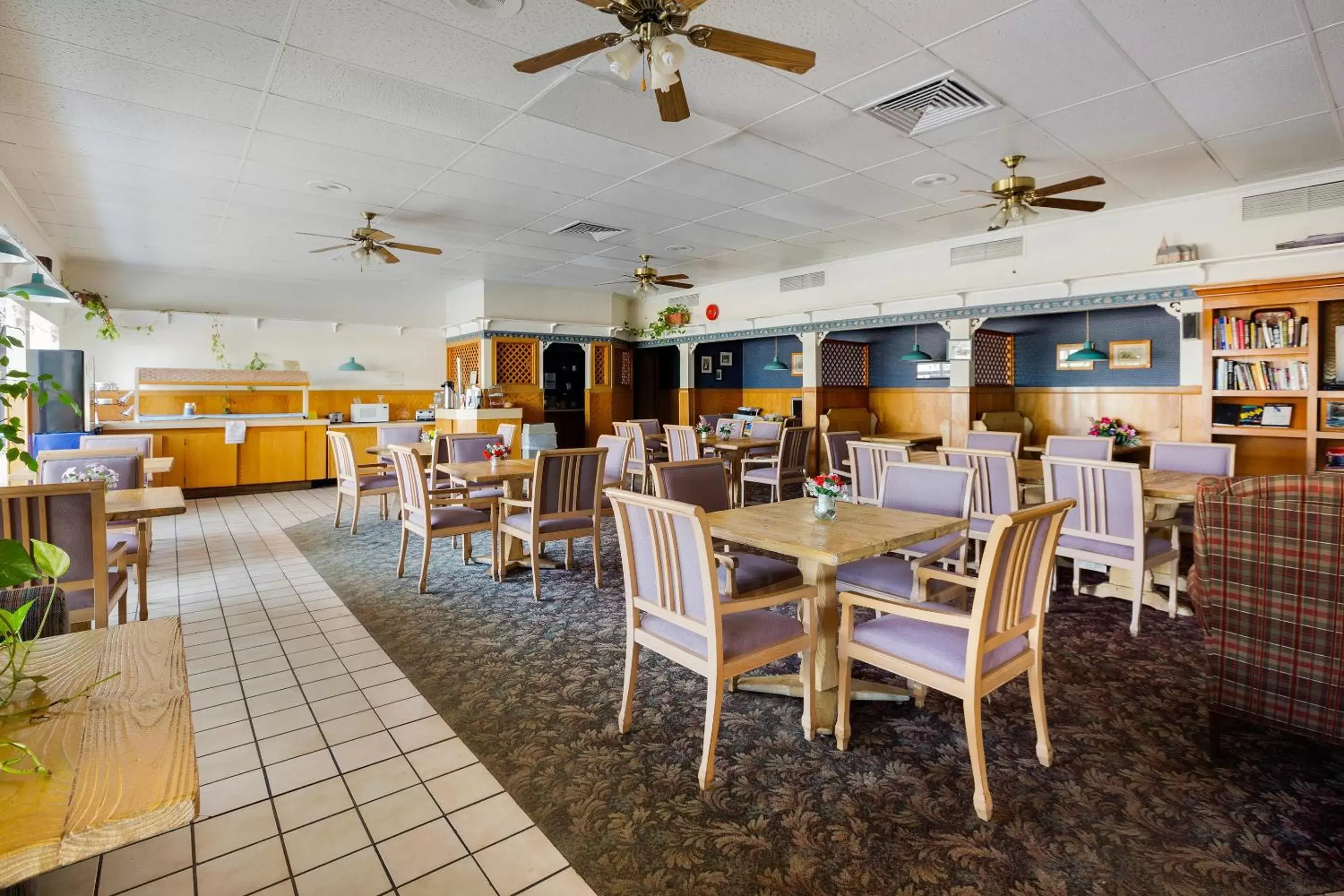 Restaurant/Places to Eat in OYO Hotel Tyler Lindale