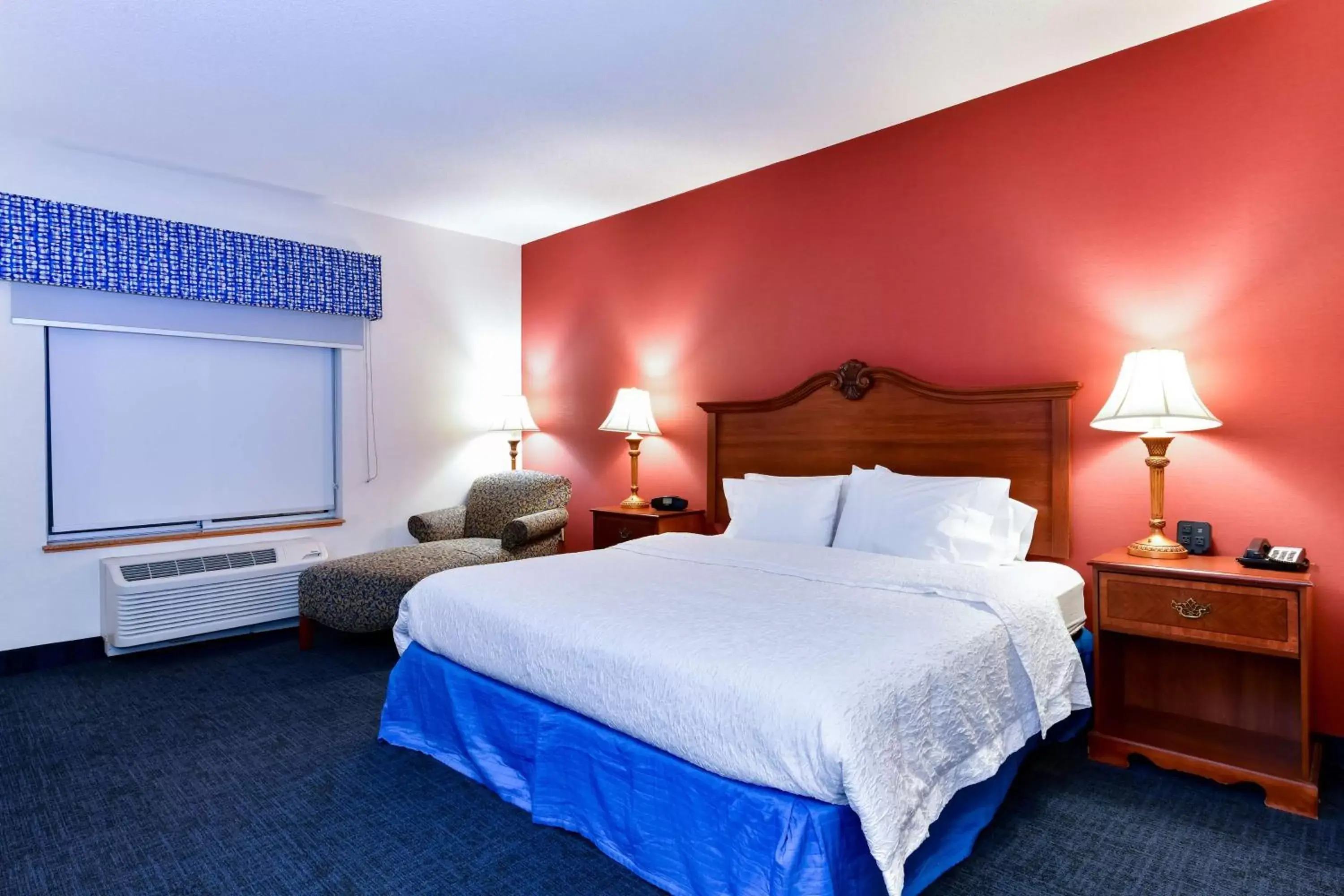 Bed in Hampton Inn & Suites Pittsburg