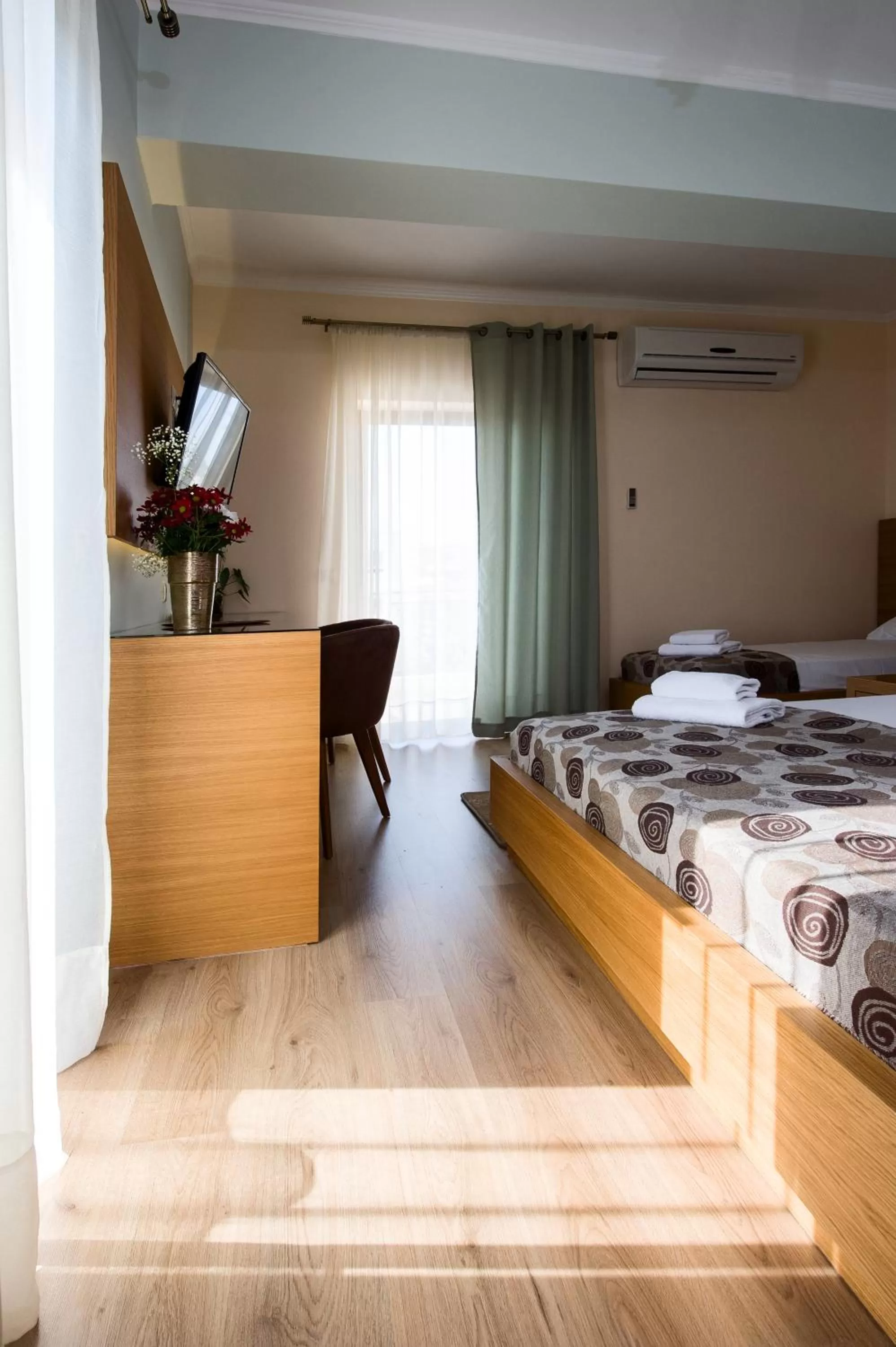 Photo of the whole room, Bed in Olympion