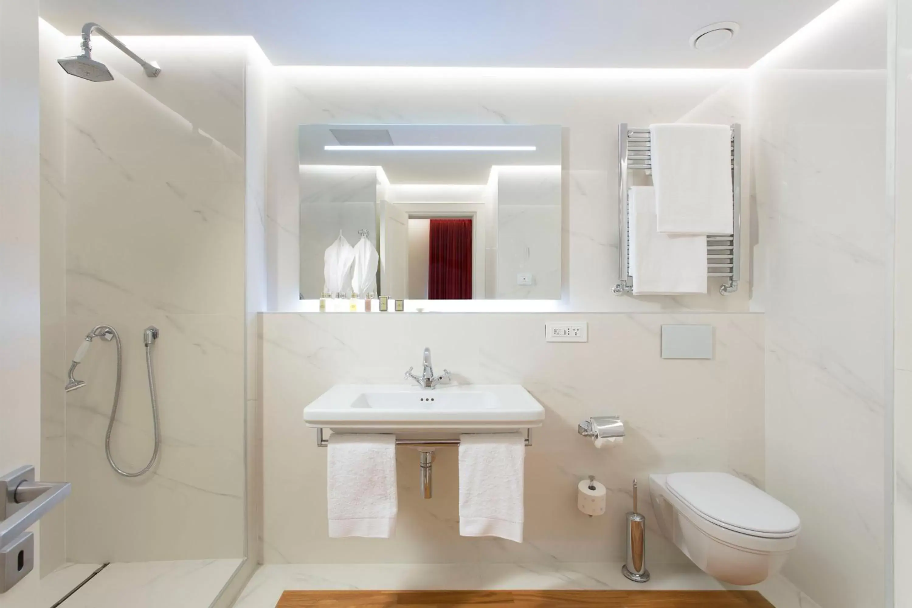Bathroom in Hotel Degli Artisti