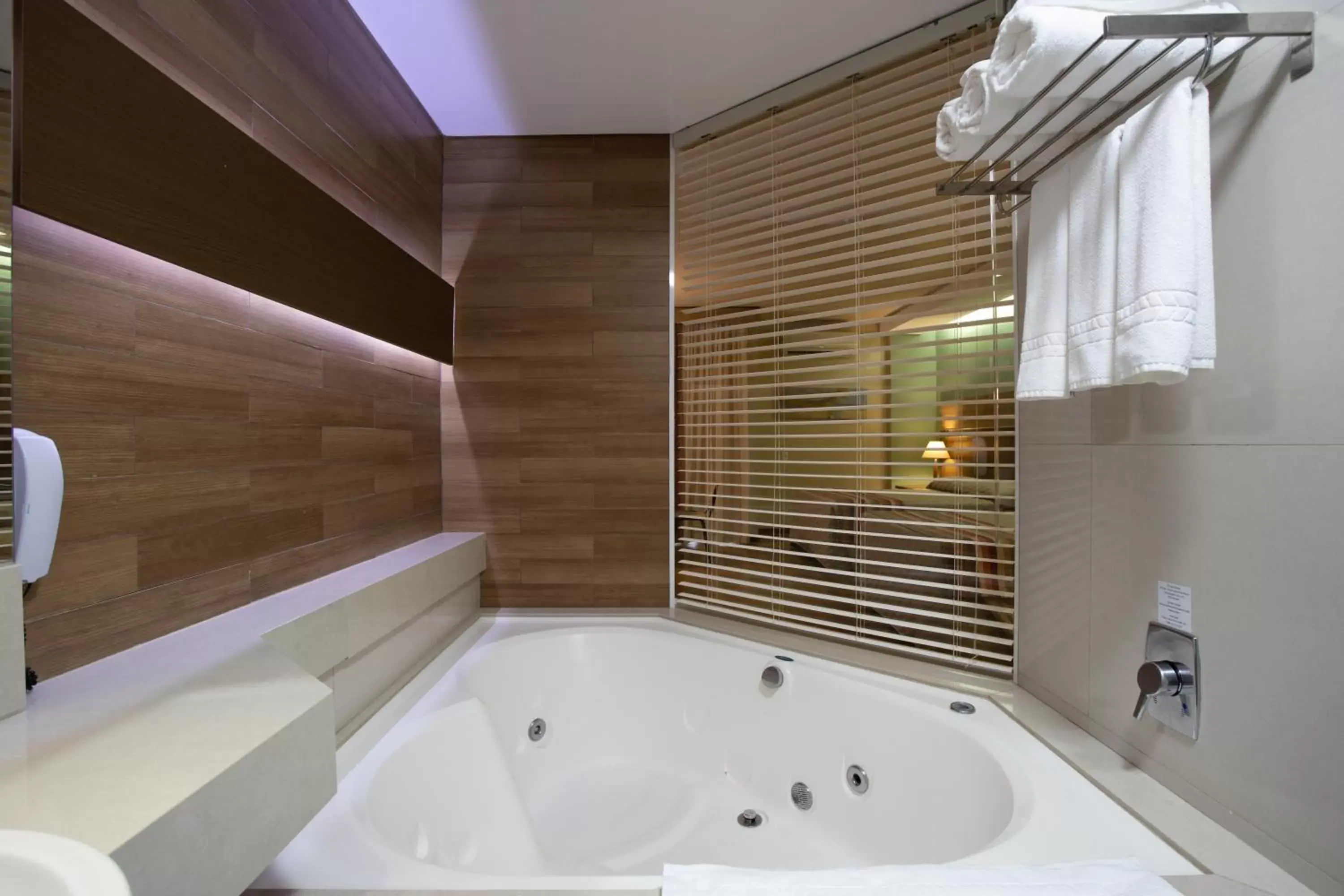 Shower, Bathroom in Recanto Cataratas - Thermas, Resort e Convention