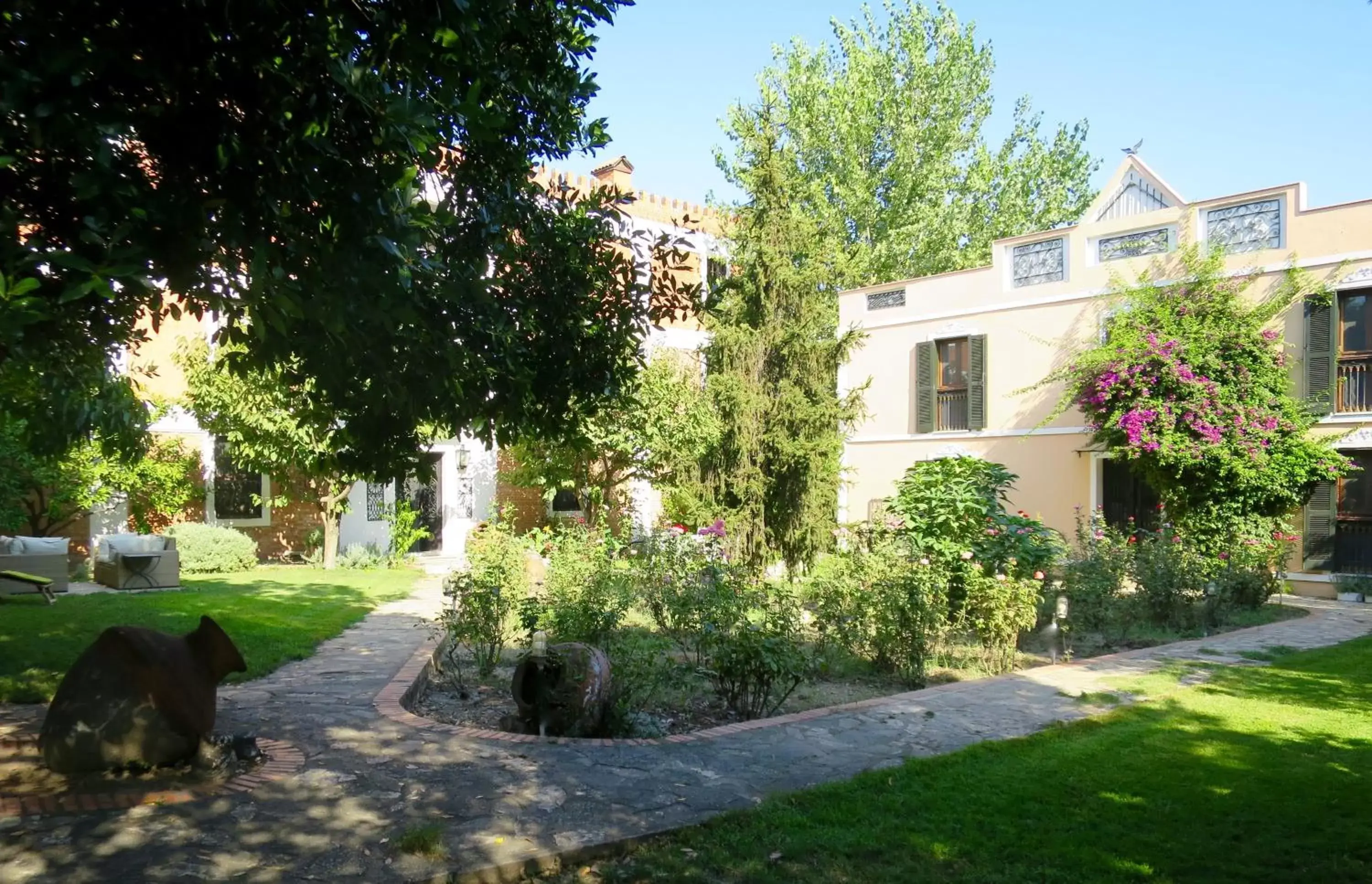 Garden, Property Building in Hotel Kalehan