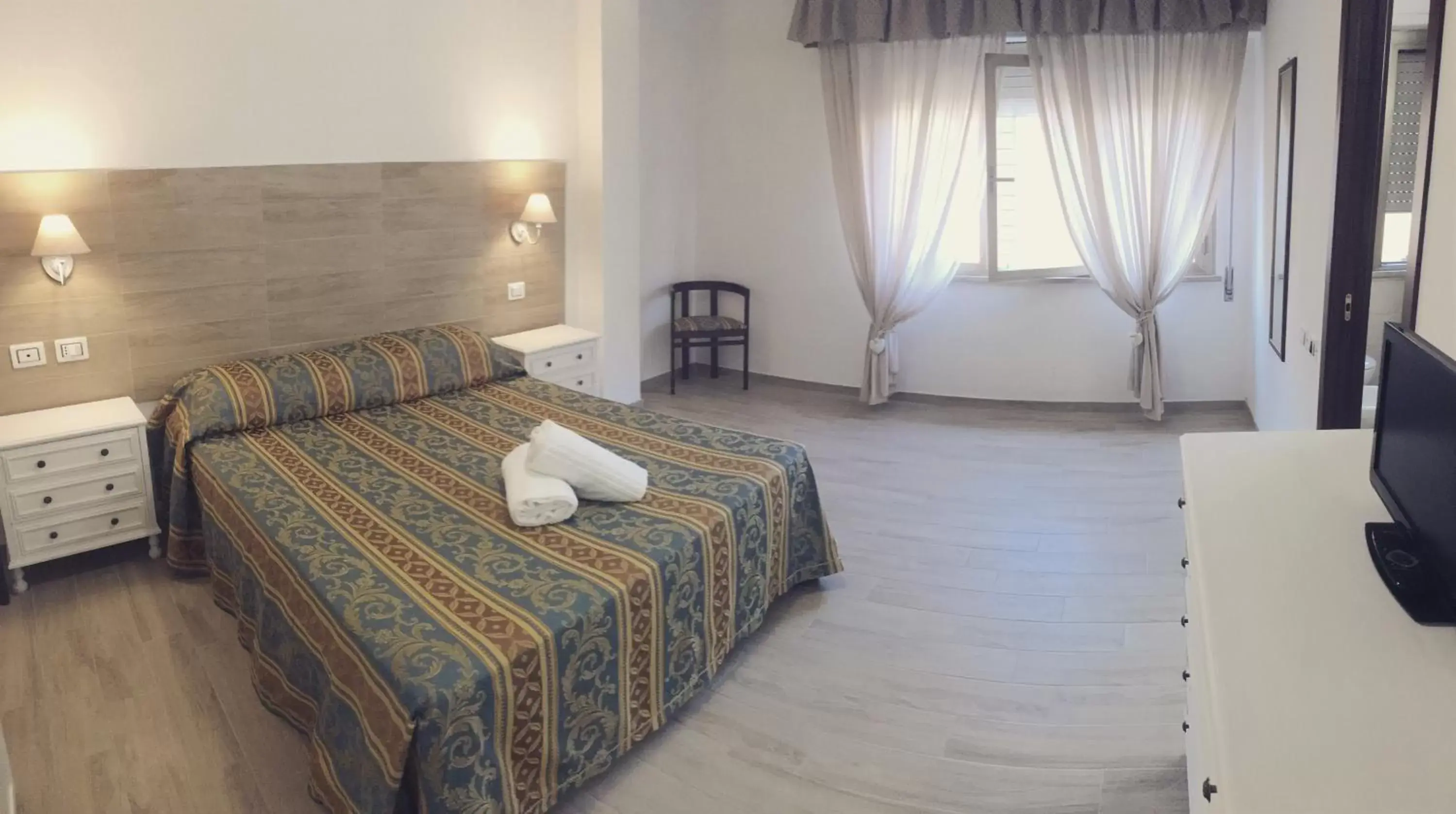 Bedroom, Bed in Hotel La Bussola