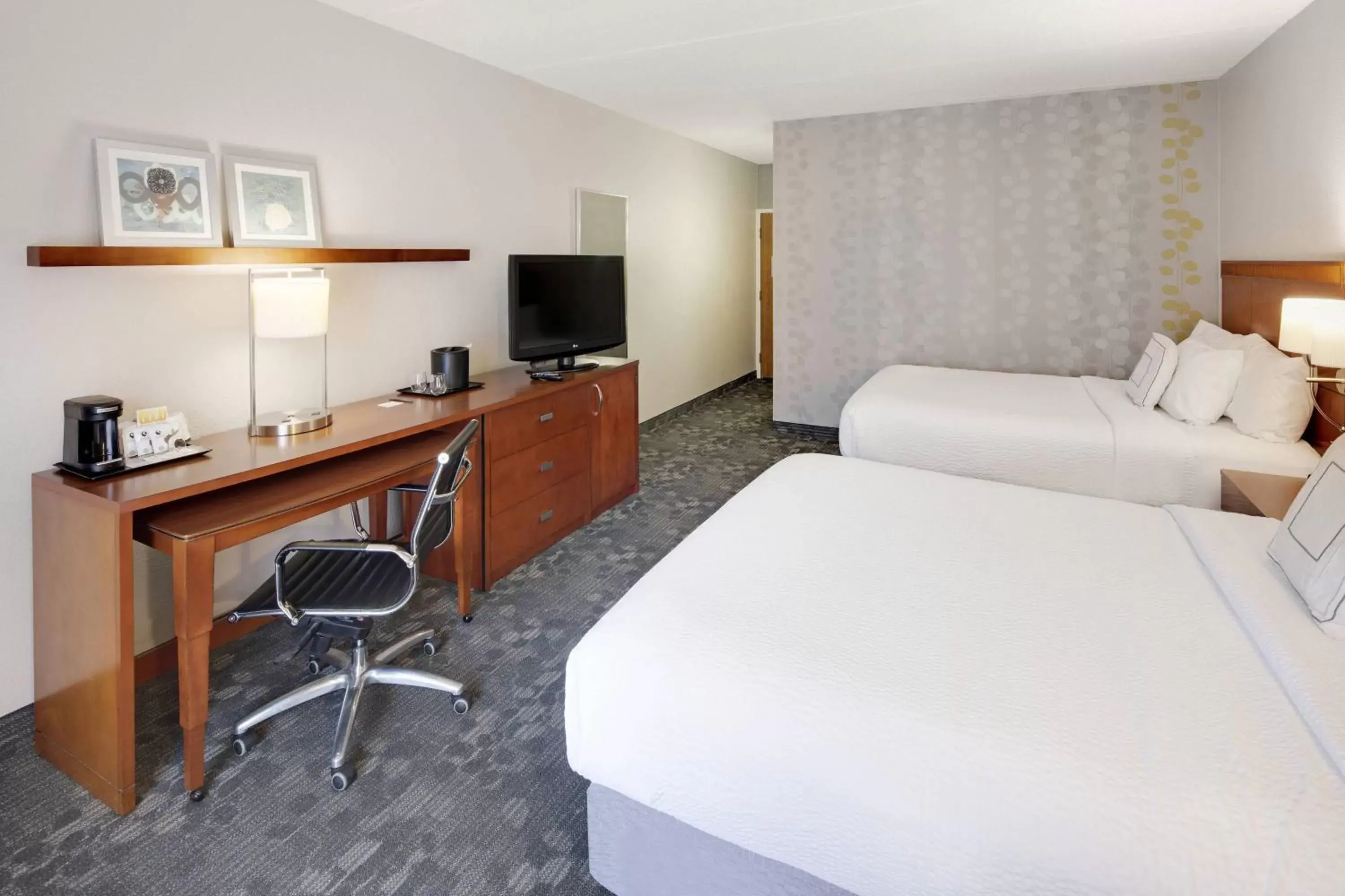 Queen Room with Two Queen Beds - Hearing Accessible in Courtyard Atlanta Marietta/I-75 North