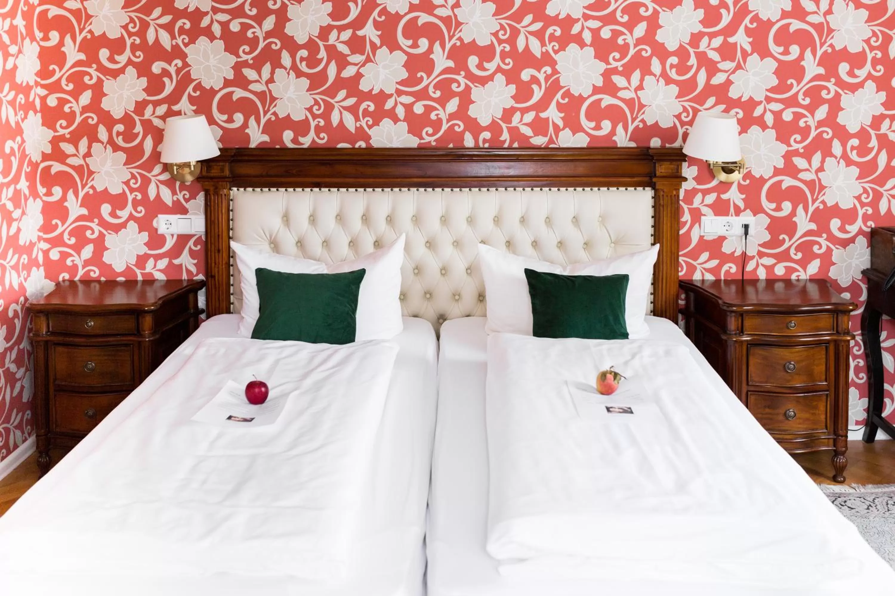 Bed in Hotel Löwen-Weinstube