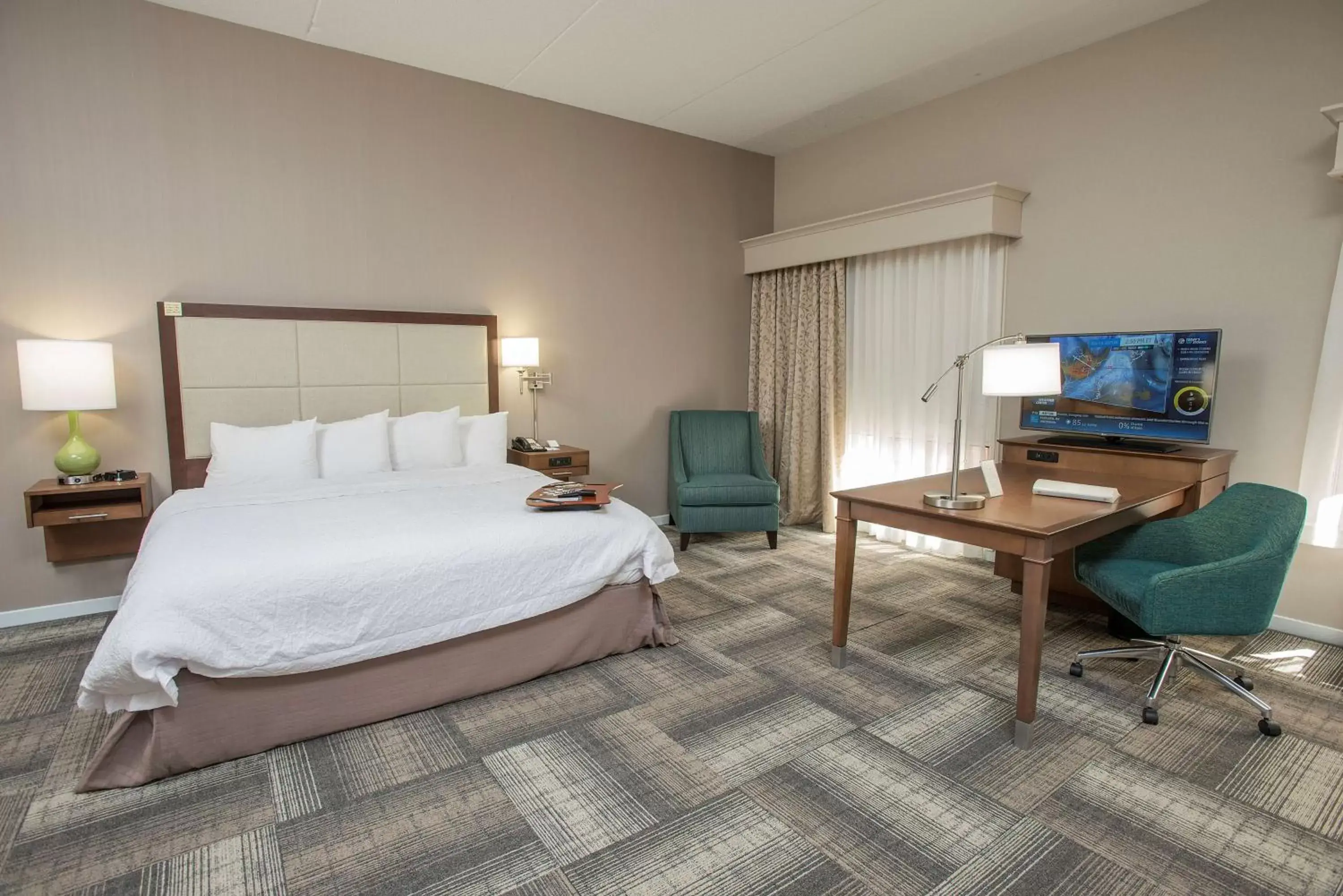 Bedroom, Bed in Hampton Inn & Suites Cincinnati-Union Centre