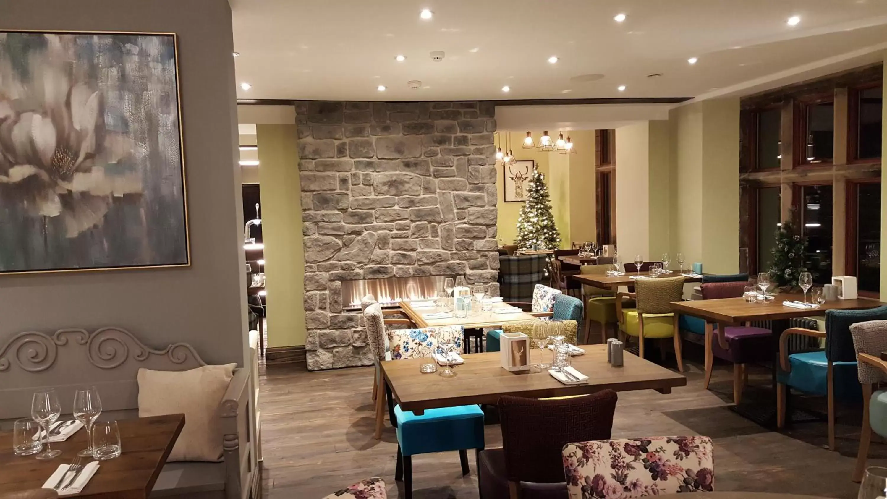 Lounge or bar, Restaurant/Places to Eat in Stonecross Manor Hotel