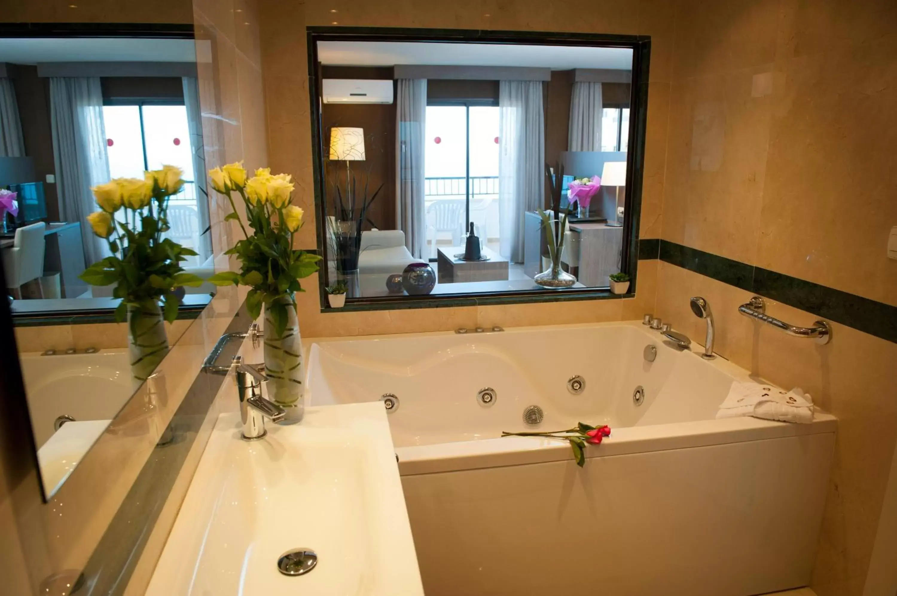 Photo of the whole room, Bathroom in Hotel Playas de Torrevieja