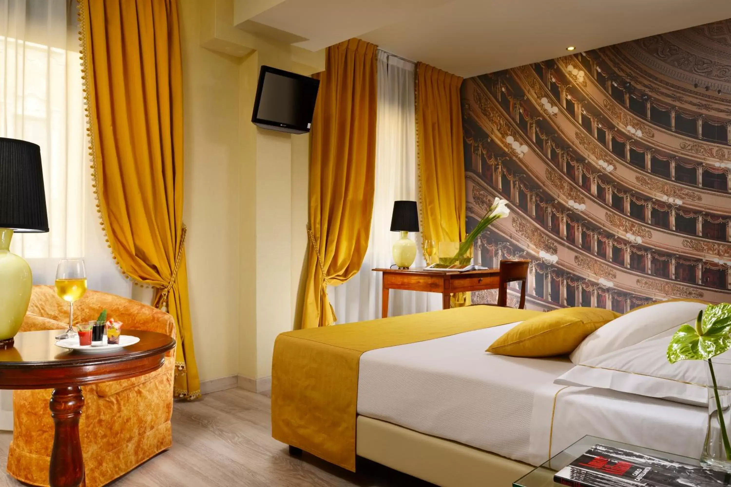 Photo of the whole room, Bed in Hotel Pierre Milano