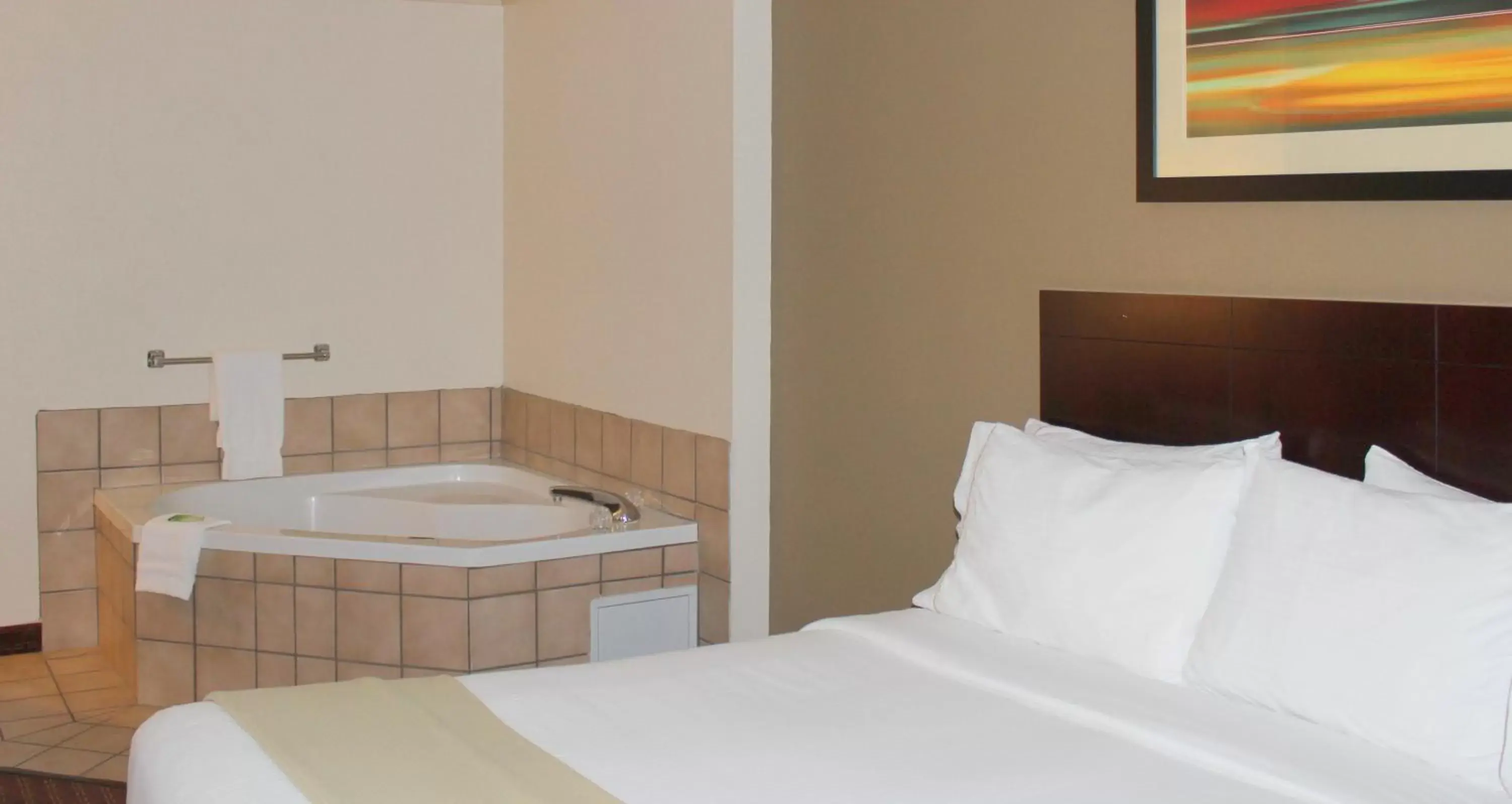 Photo of the whole room, Bed in Holiday Inn Express Hotel & Suites Plainview, an IHG Hotel