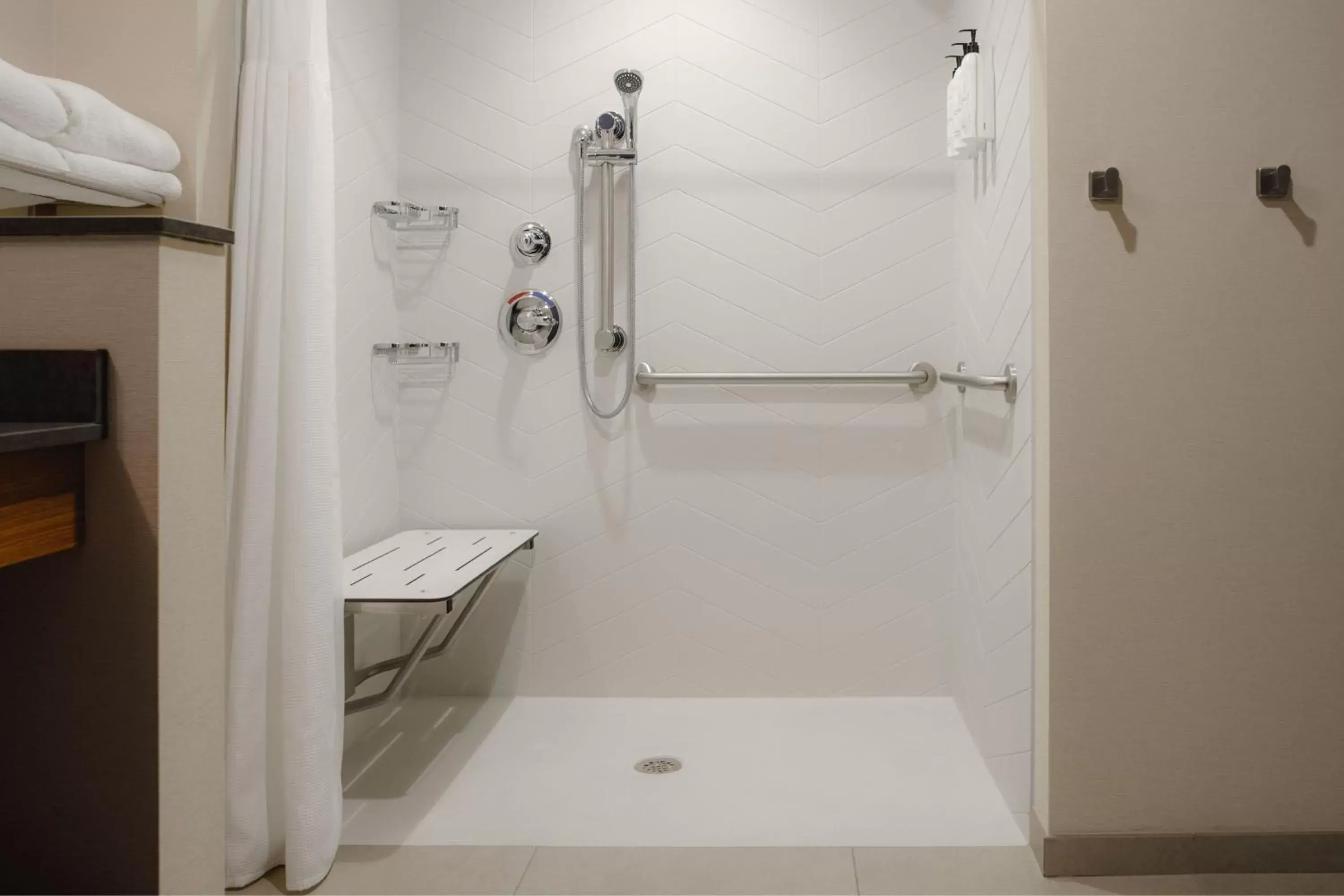Bathroom in Fairfield by Marriott Inn & Suites Knoxville Northwest