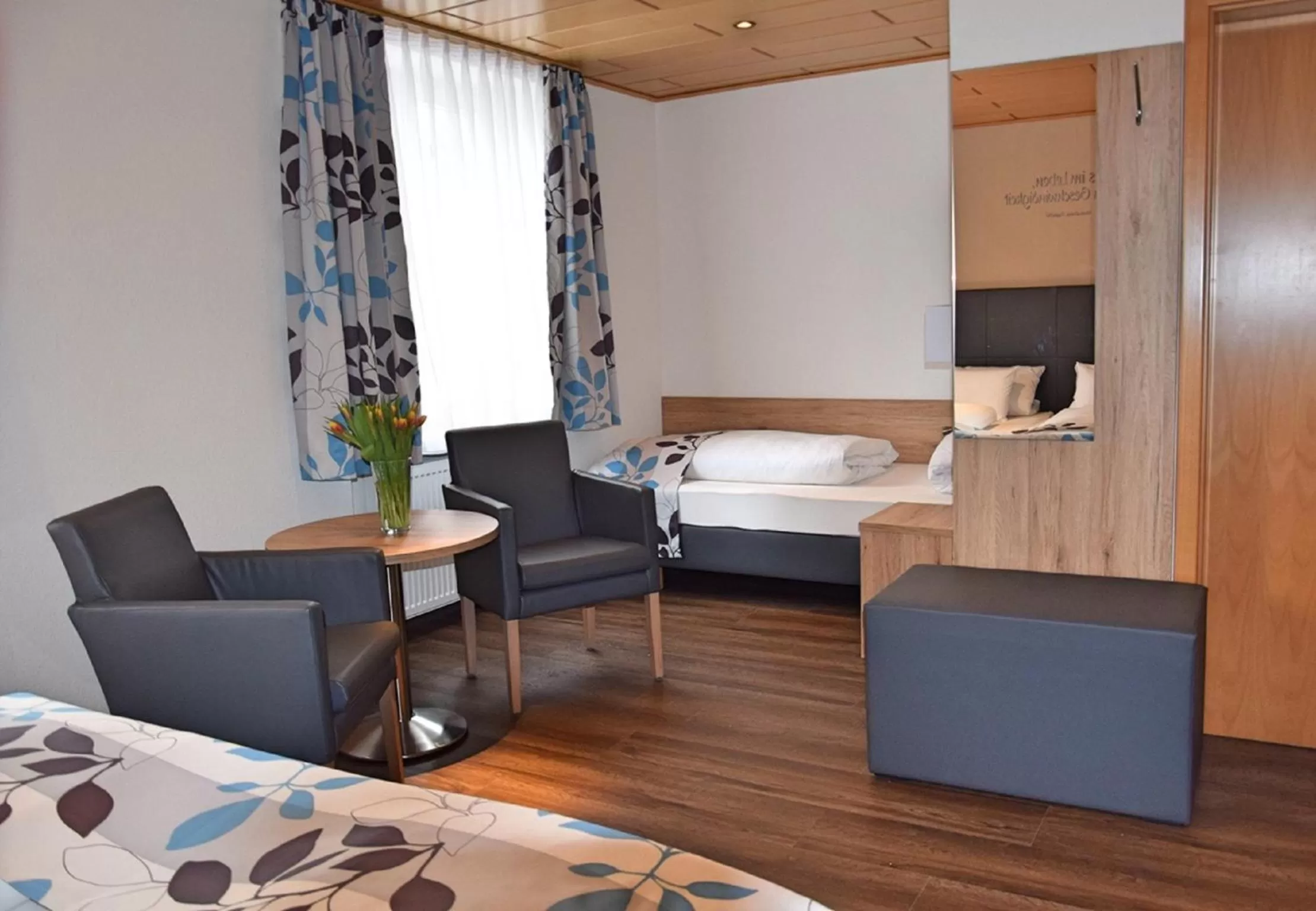 Bedroom, Bed in Cafe-Hotel Altreuter