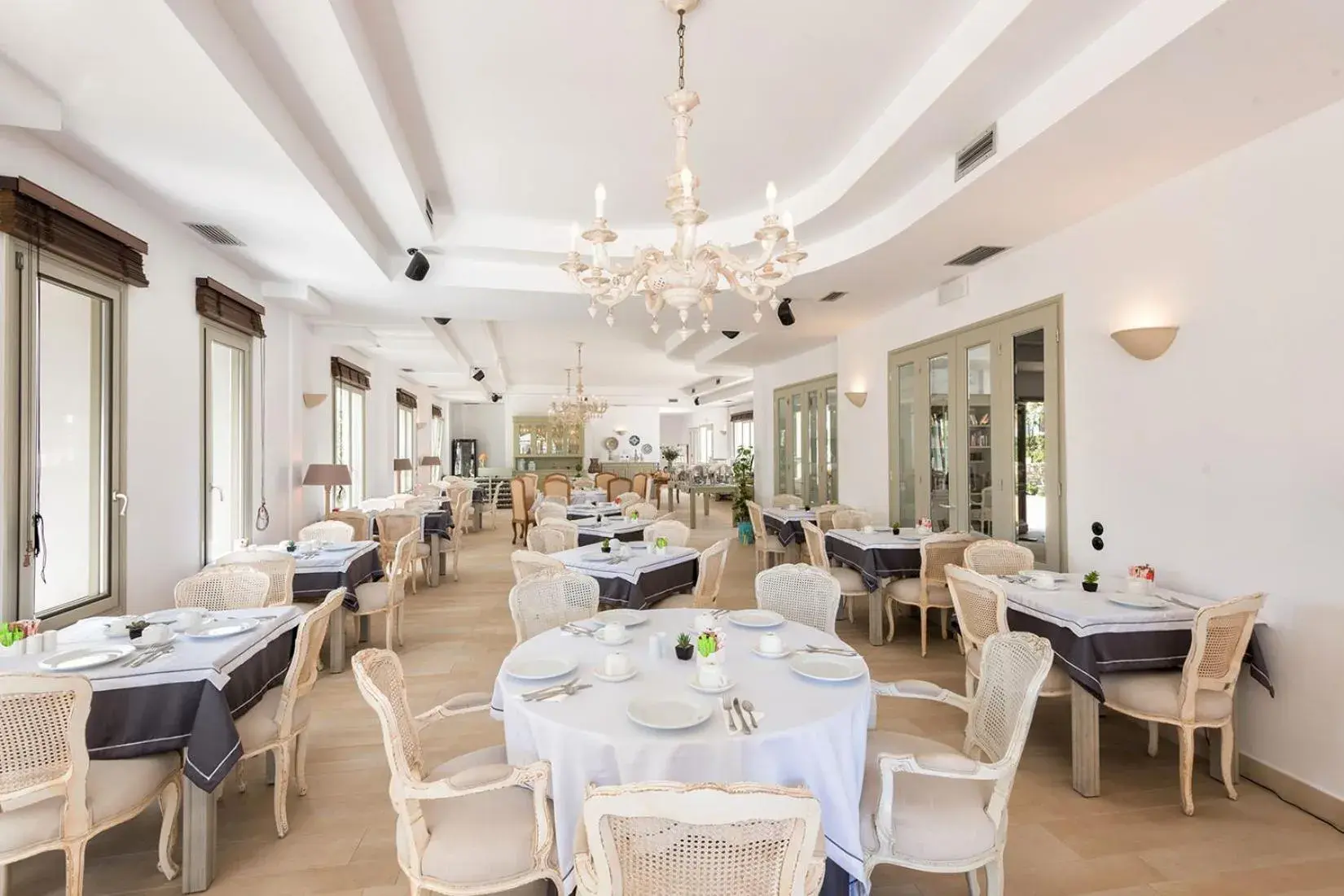 Restaurant/Places to Eat in Saint Andrea Seaside Resort