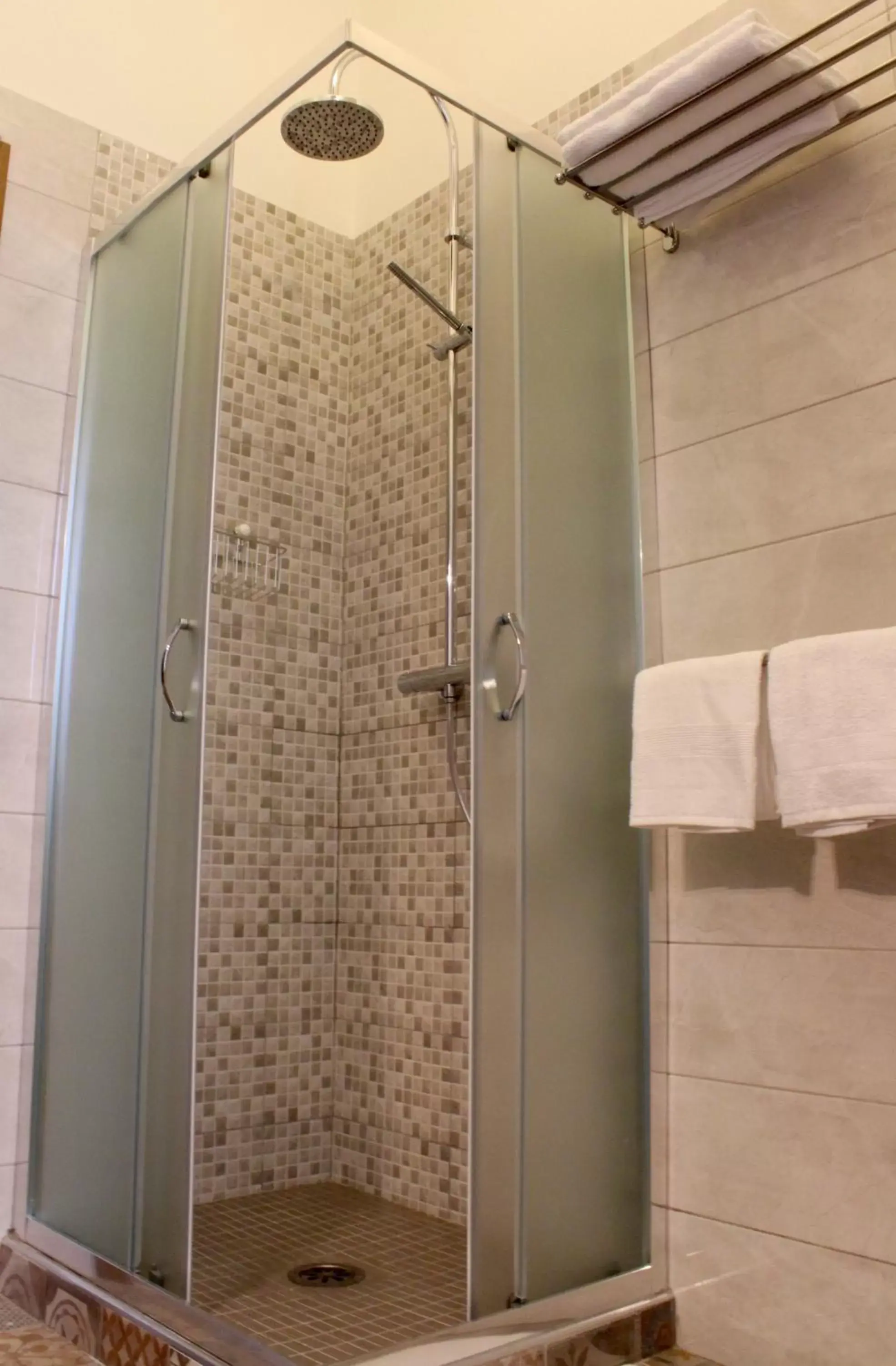 Shower, Bathroom in Napoli Central Gate