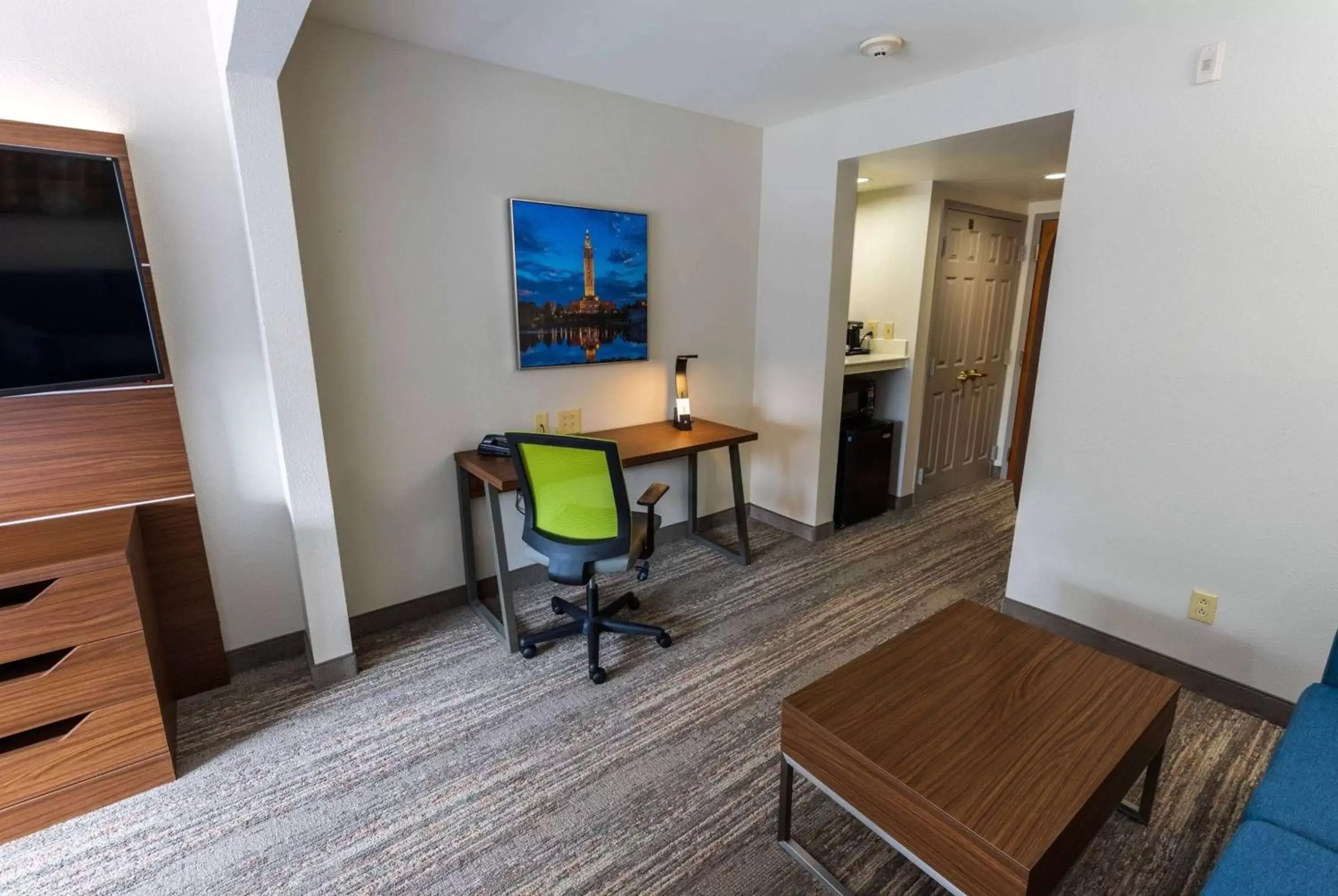 Photo of the whole room, Dining Area in Wingate by Wyndham Lafayette Airport