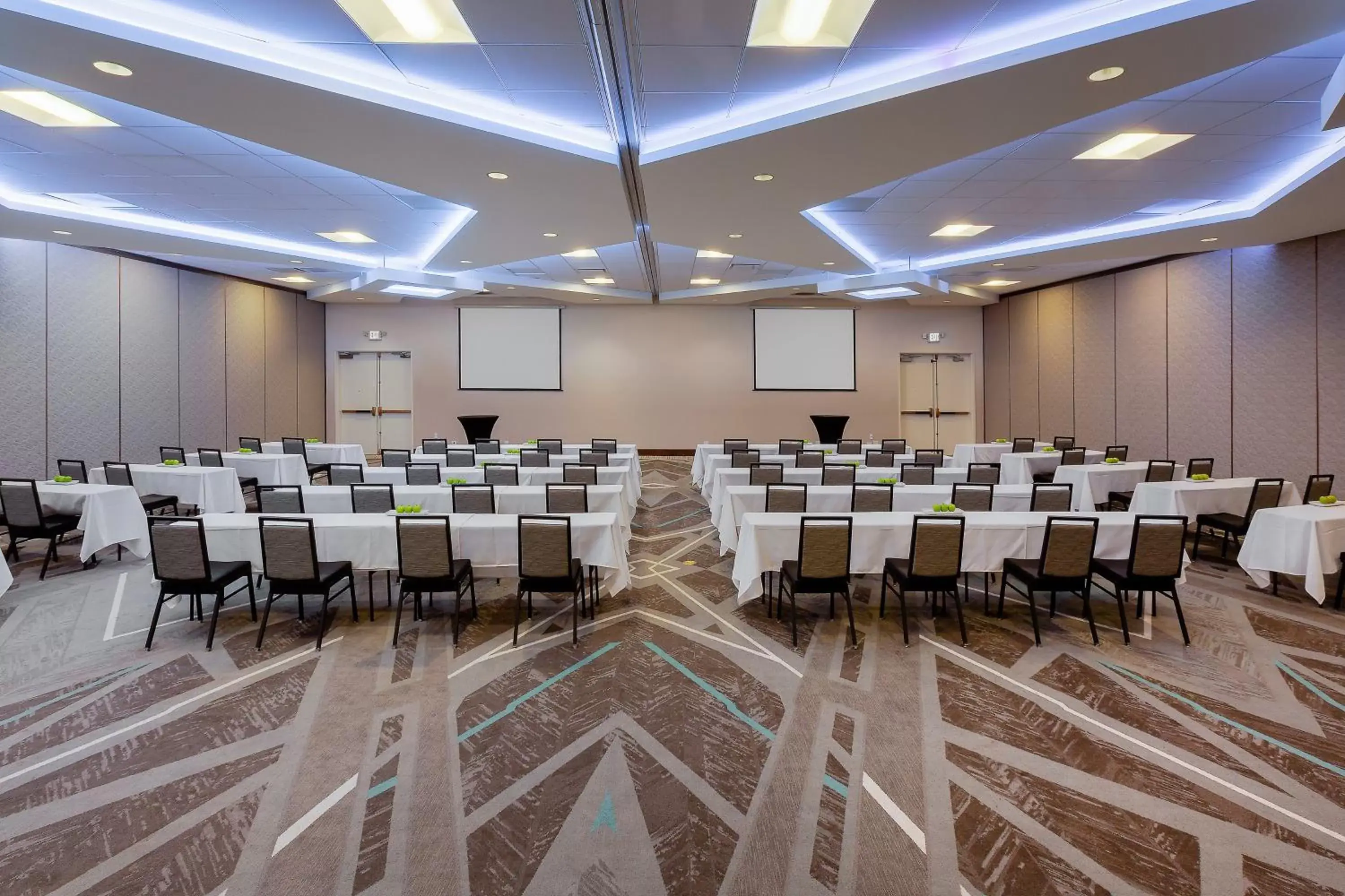 Meeting/conference room in Holiday Inn La Mirada near Anaheim, an IHG Hotel