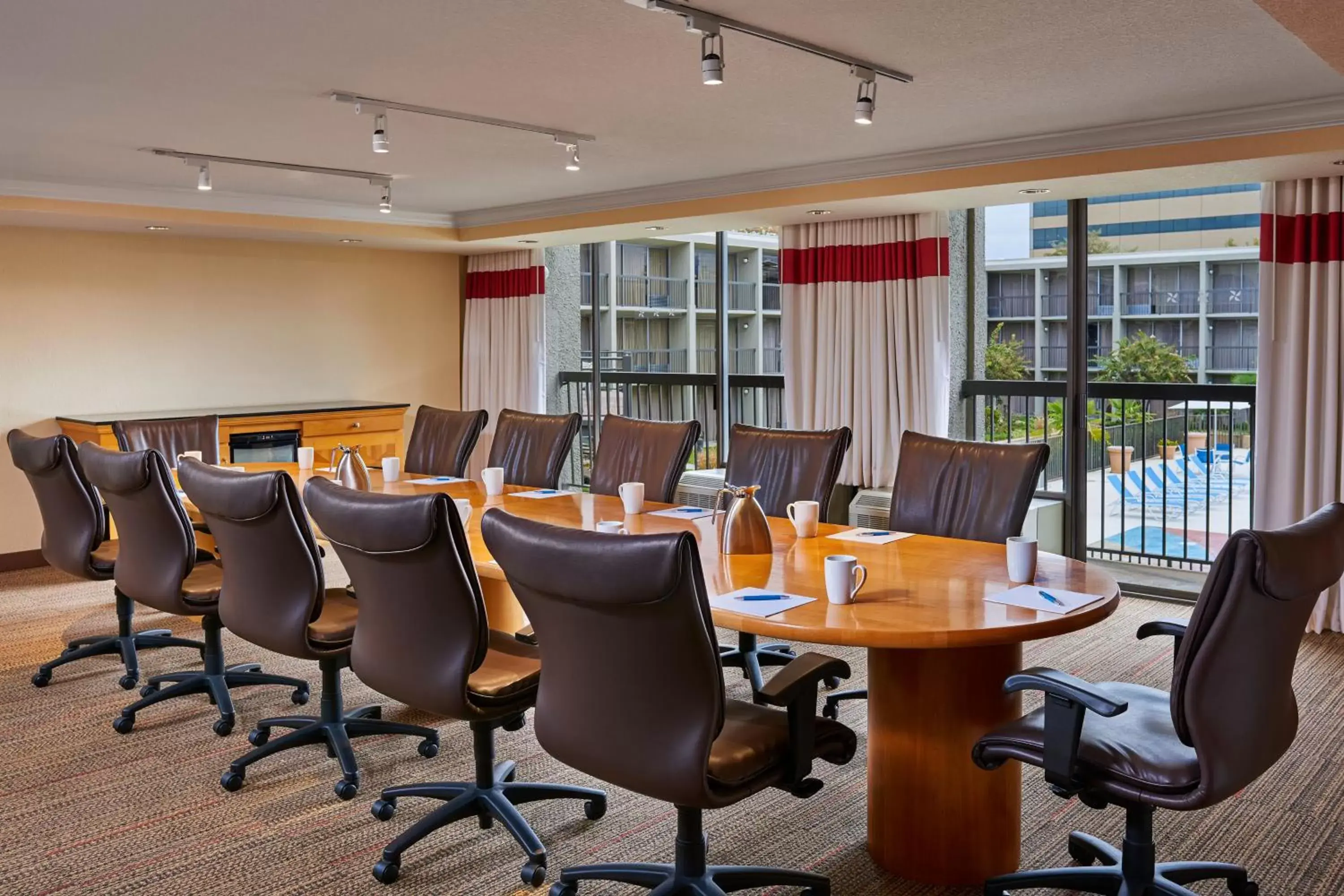 Meeting/conference room in Four Points by Sheraton Little Rock Midtown