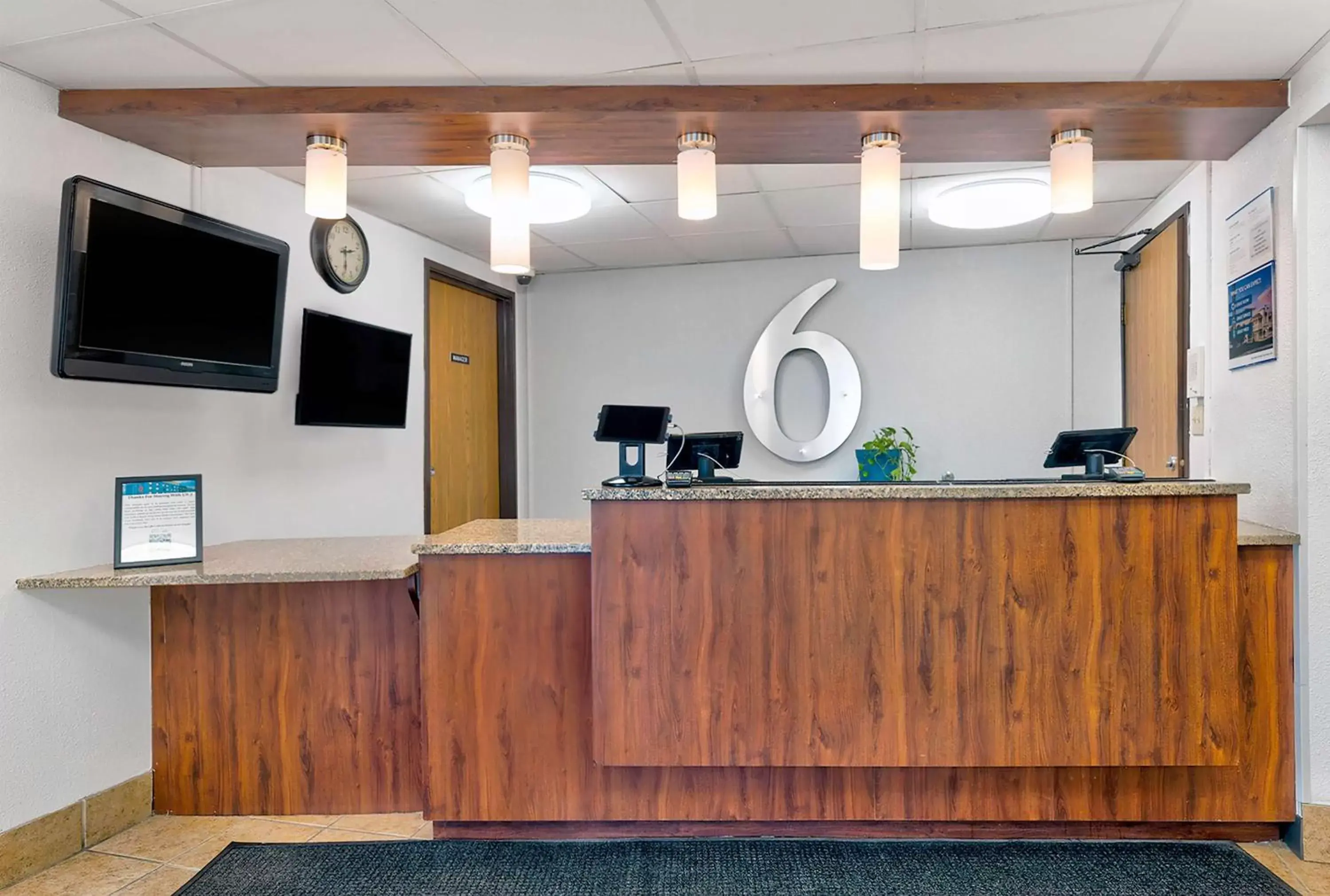 Lobby or reception in Motel 6-Cedar Rapids, IA - Airport Lobby or reception in Motel 6-Cedar Rapids, IA - Airport