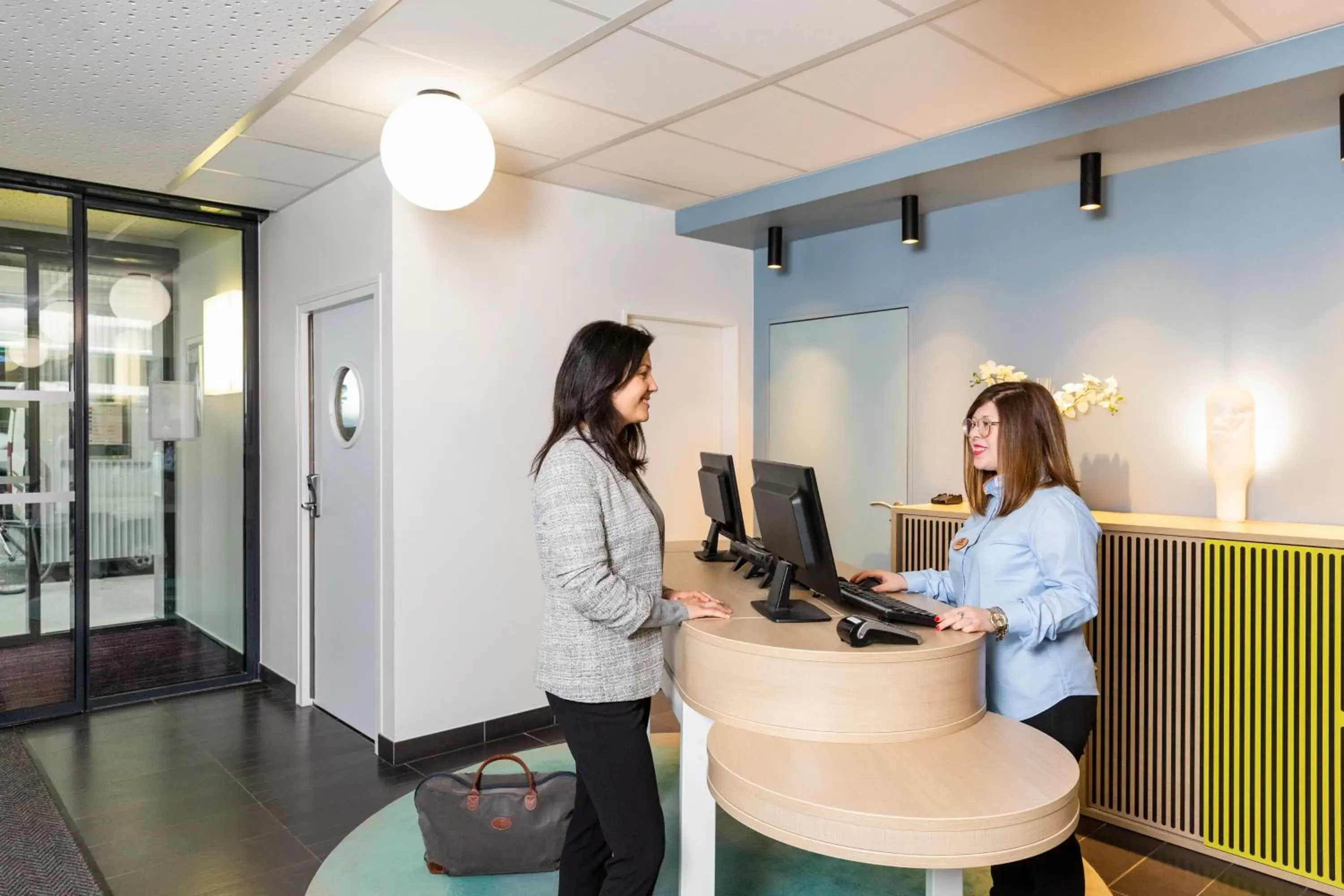 Lobby or reception in Aparthotel Adagio Access Paris Reuilly Lobby or reception in Aparthotel Adagio Access Paris Reuilly