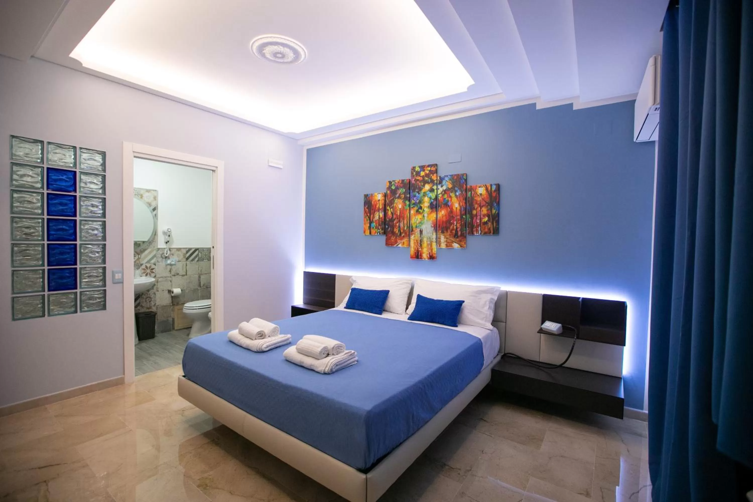 Photo of the whole room, Bed in B&B Azul