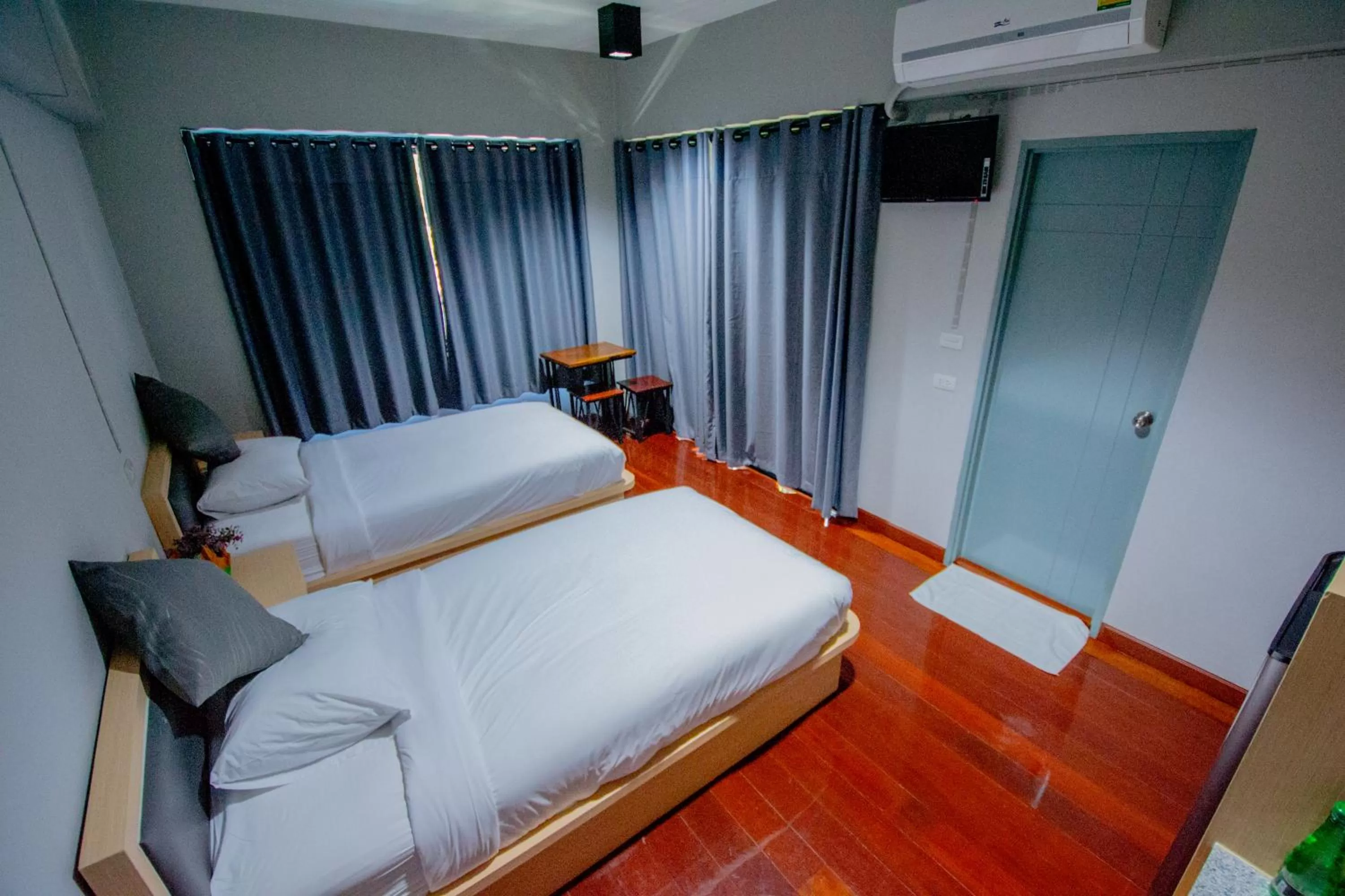 Bed in Na Siri Lake View