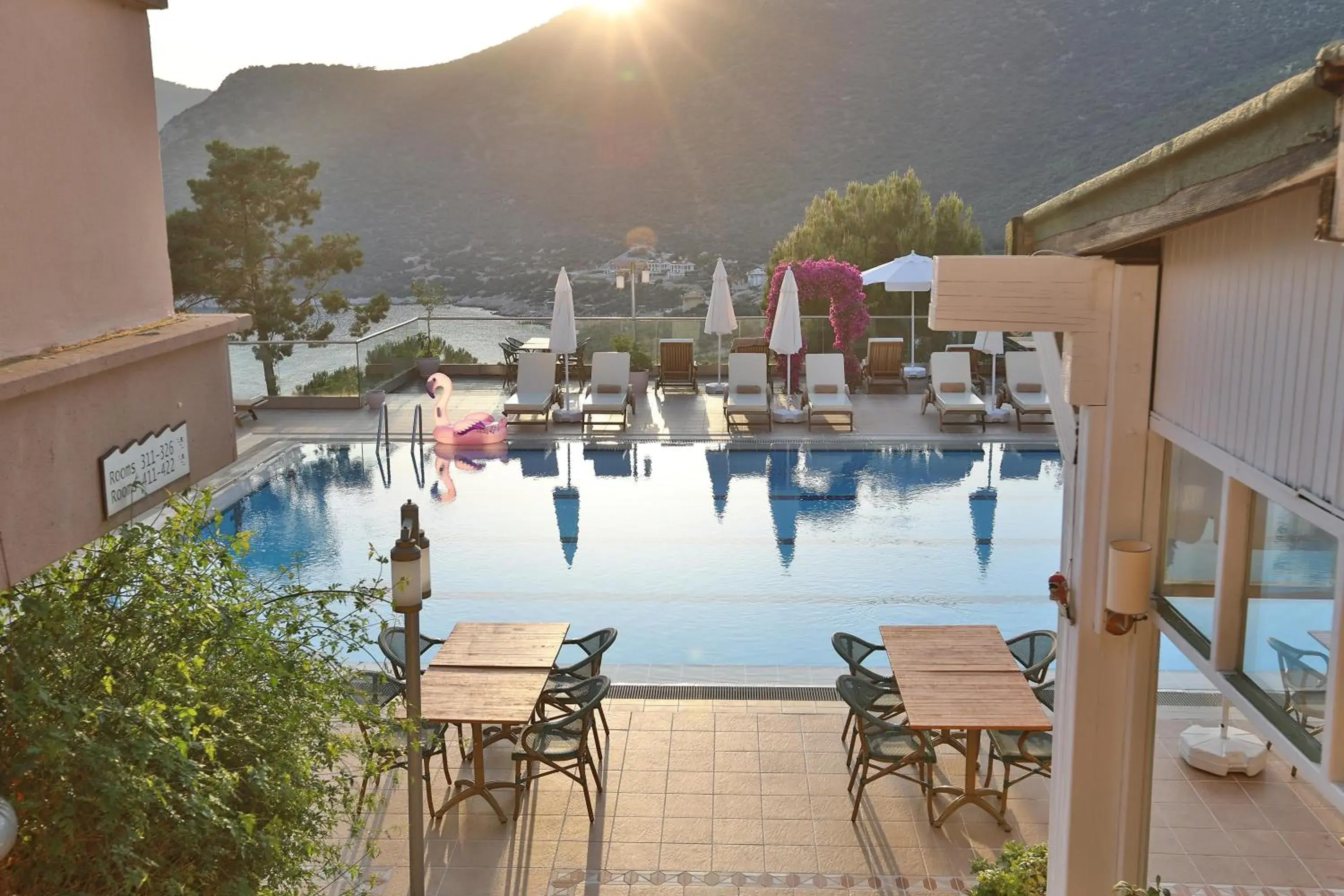 Pool view, Swimming Pool in Happy Hotel