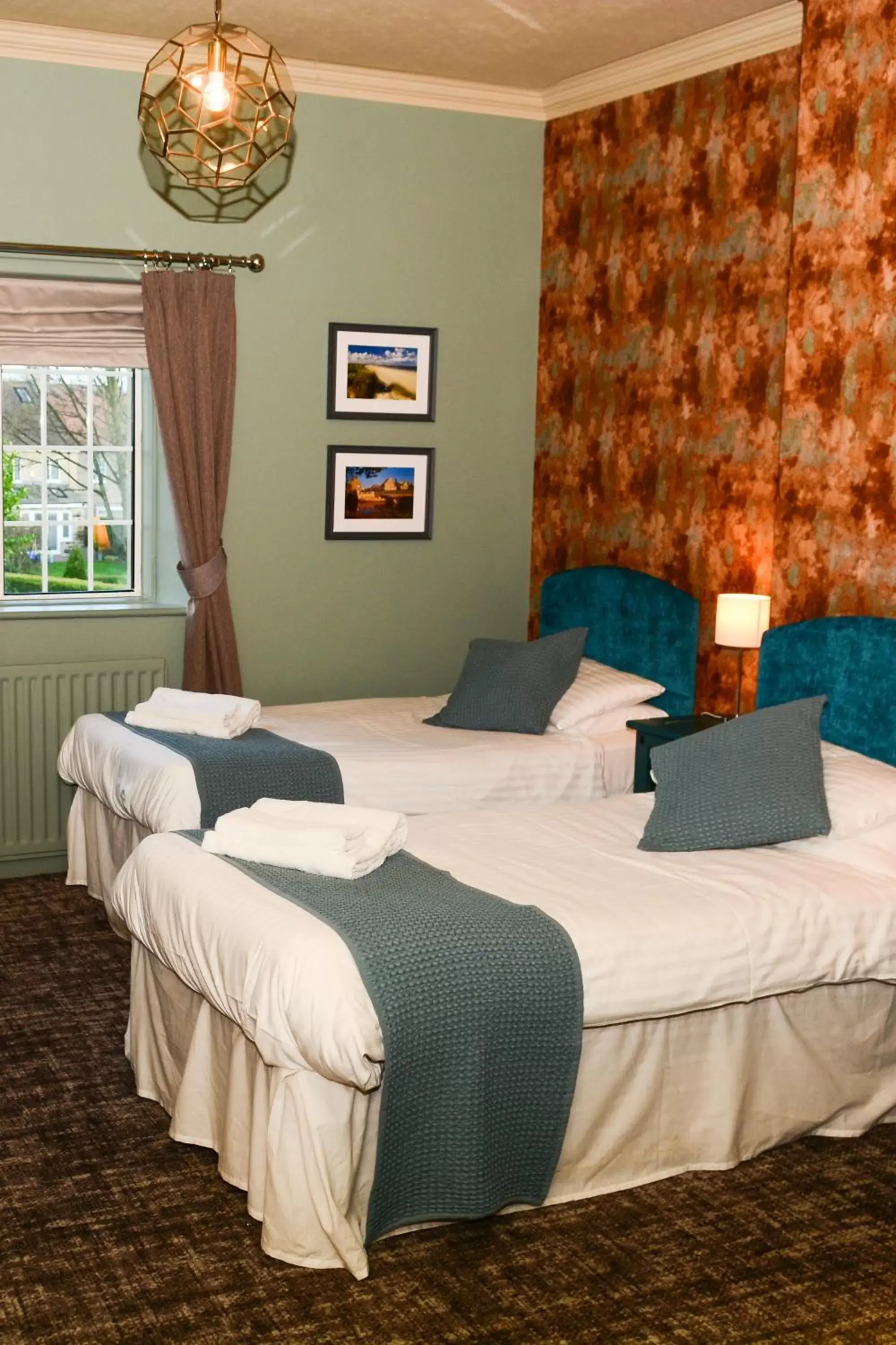 Bedroom, Bed in Plough Inn