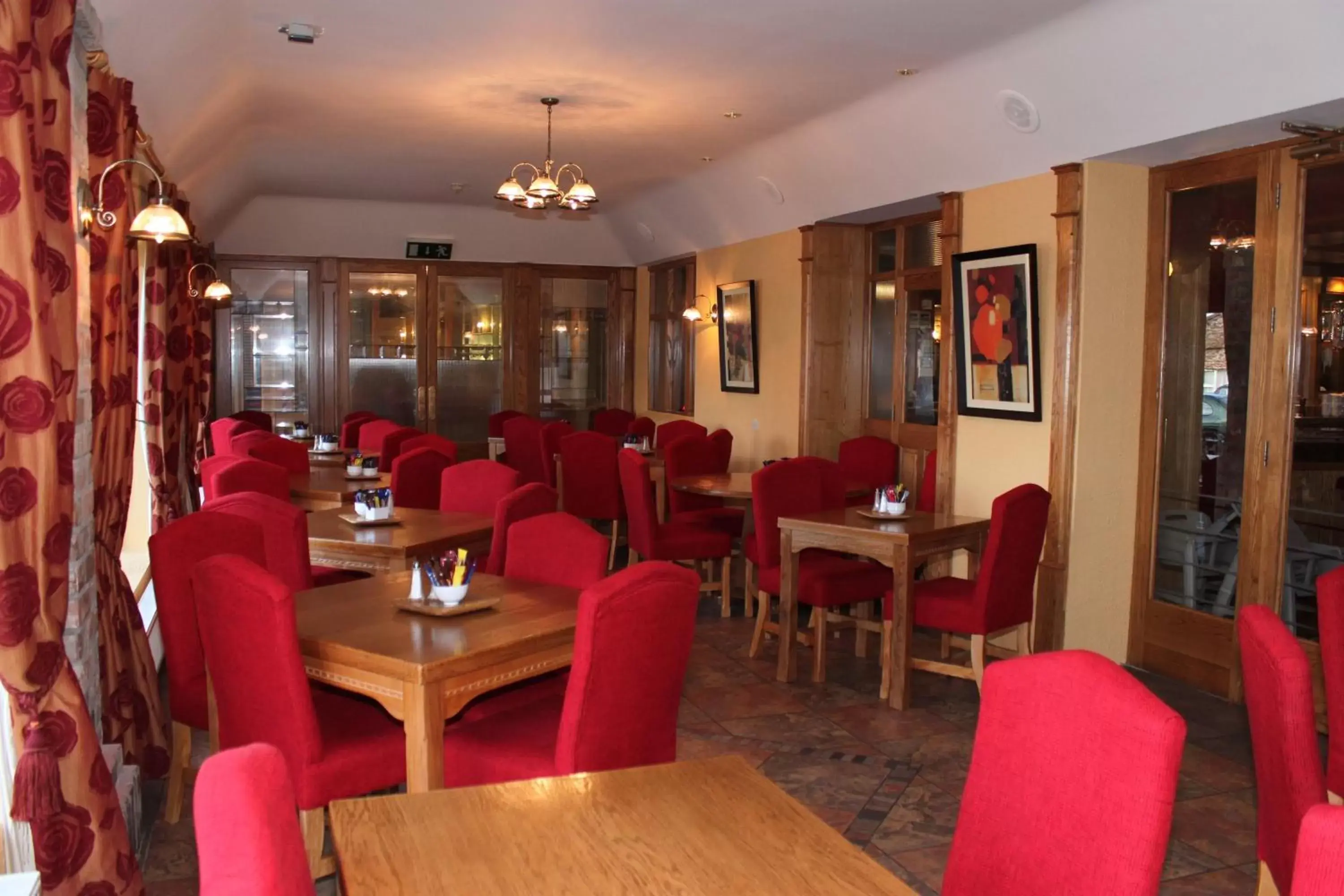 Restaurant/Places to Eat in Castle Arch Hotel