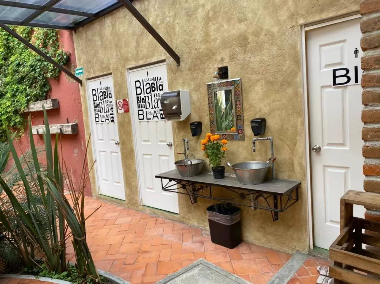 Public Bath, Kitchen/Kitchenette in Hotel el Descanso Barrio del Artista