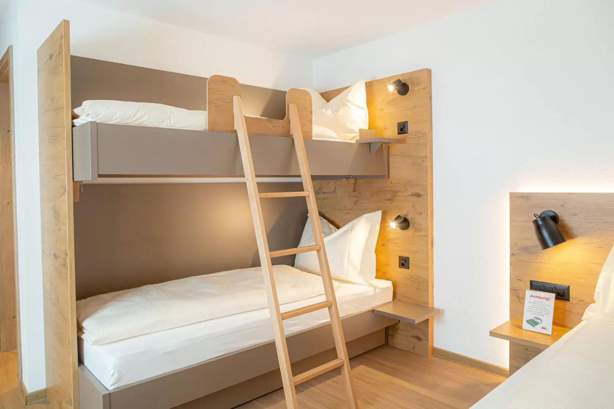 Bunk Bed in Hotel Olympica