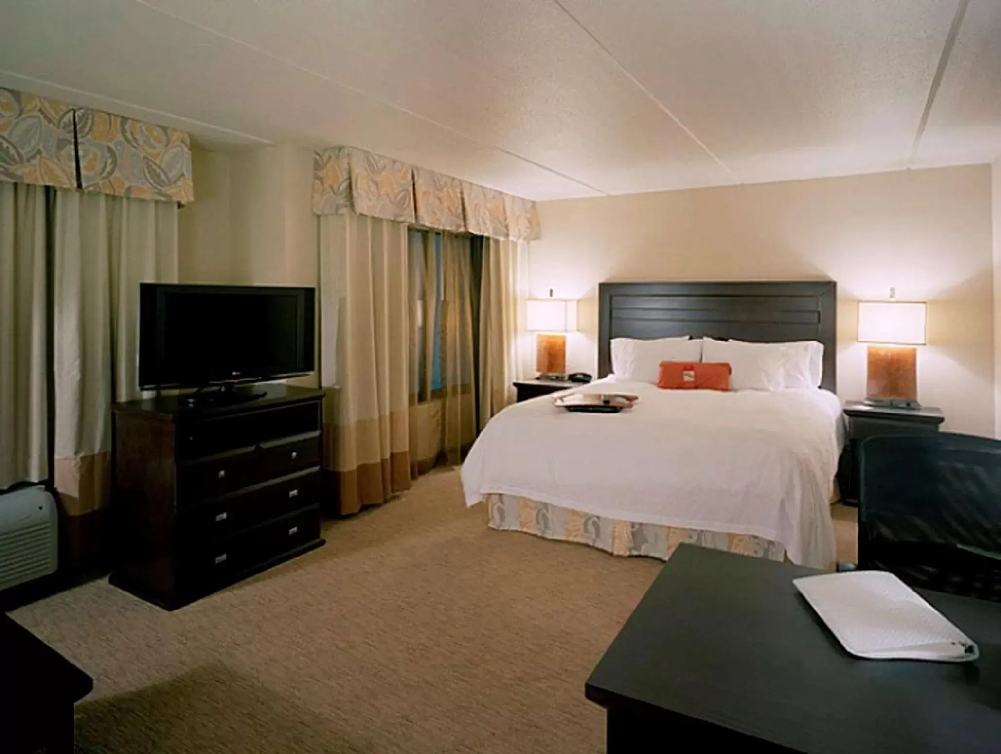 Bed in Hampton Inn & Suites Austin Cedar Park-Lakeline